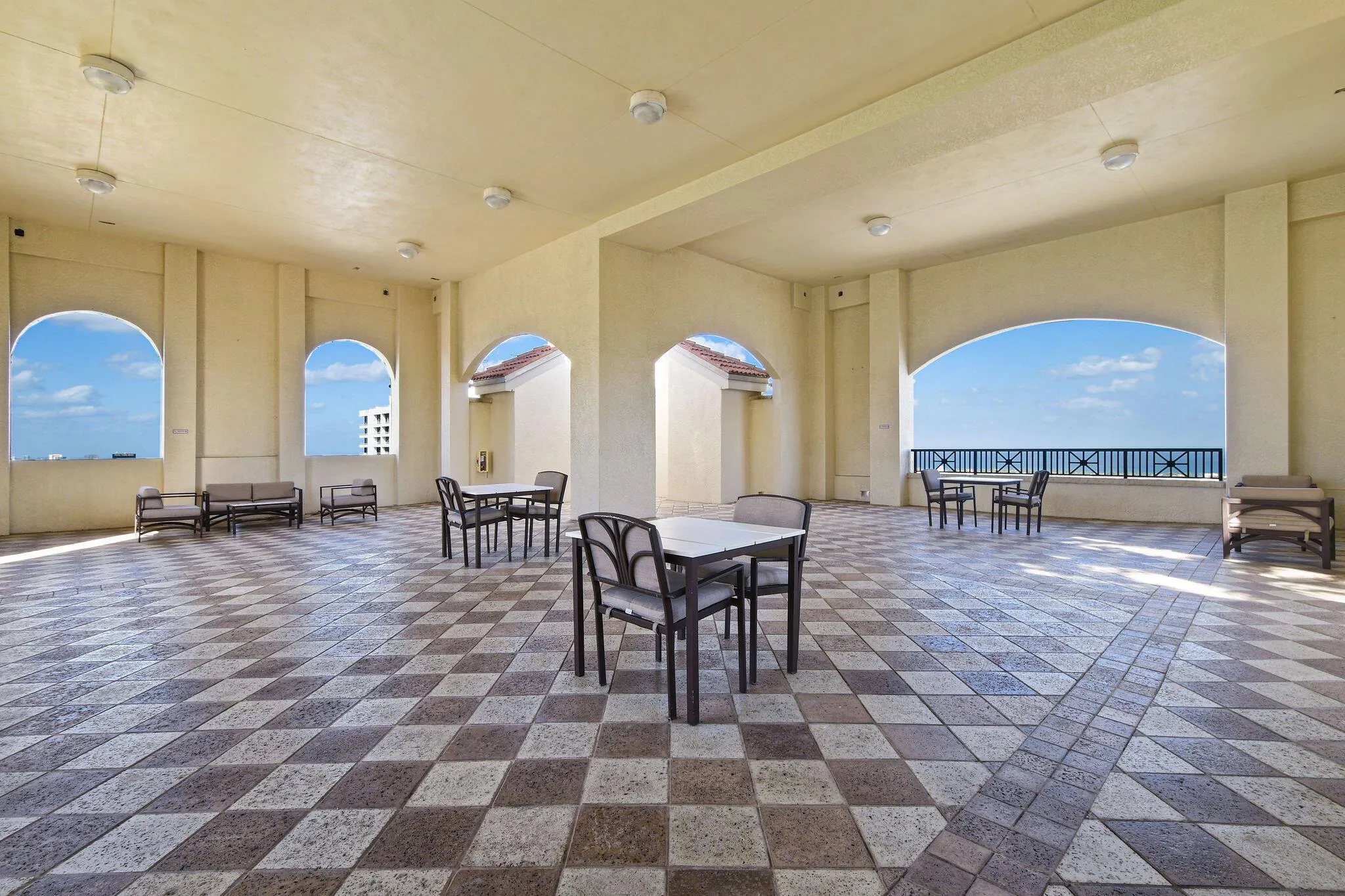 701 S Olive Avenue, #818