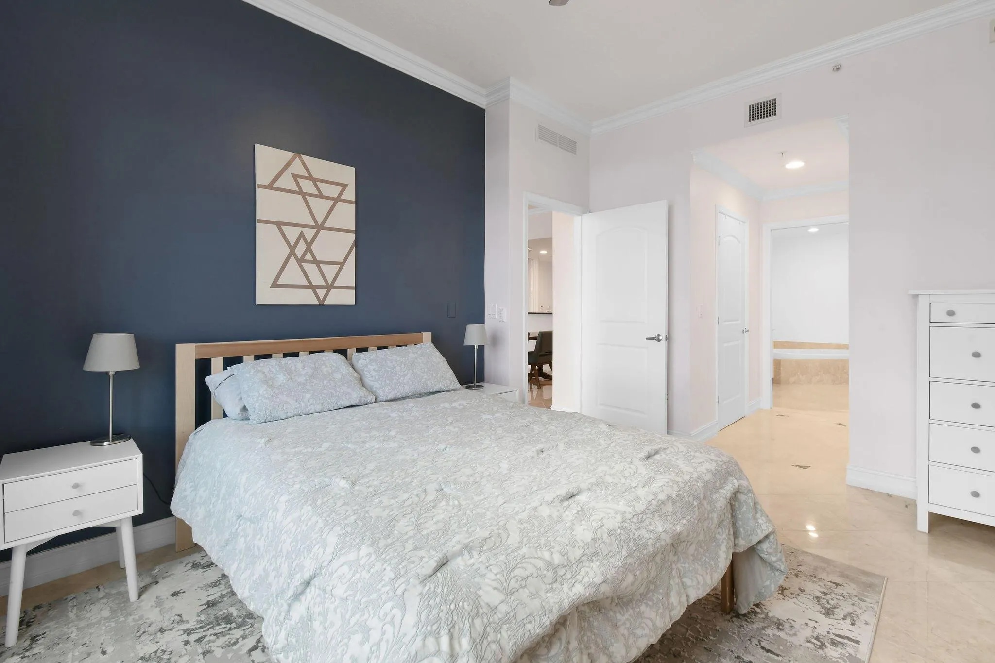 701 S Olive Avenue, #818
