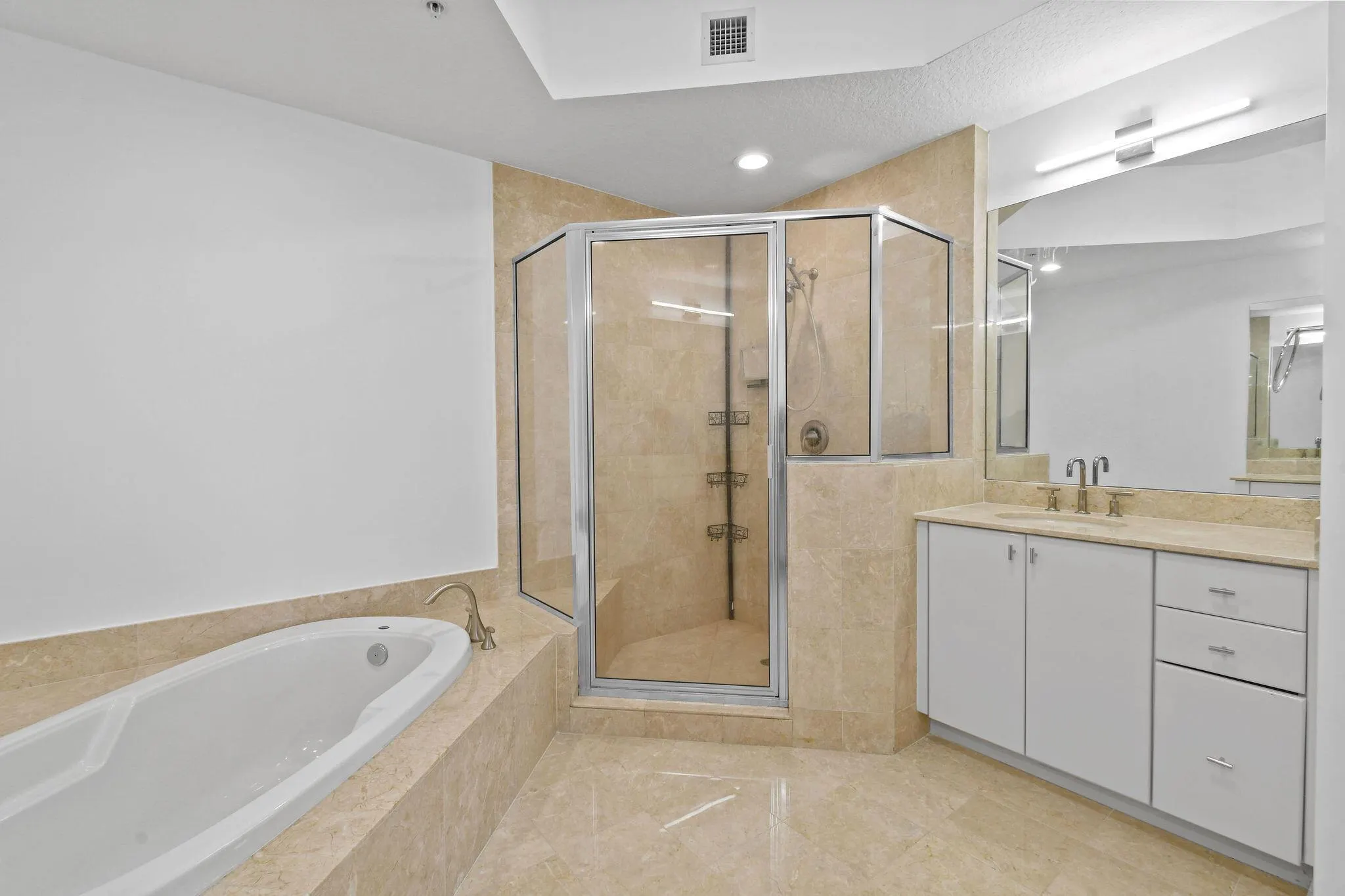 701 S Olive Avenue, #818