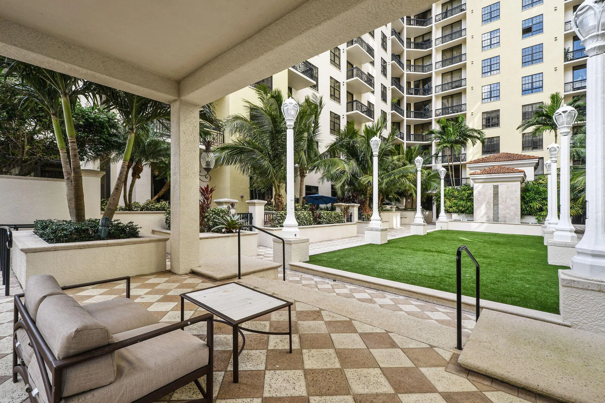 701 S Olive Avenue, #818