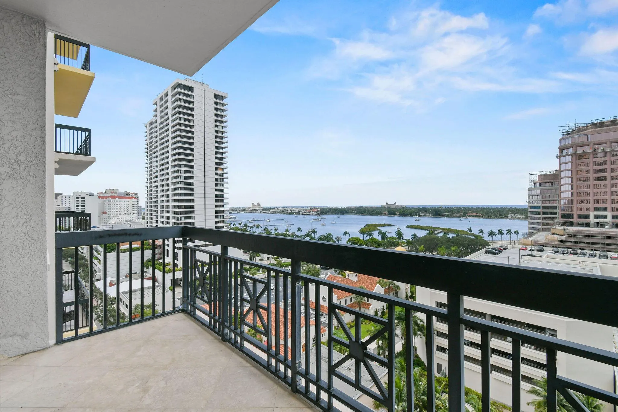 701 S Olive Avenue, #818