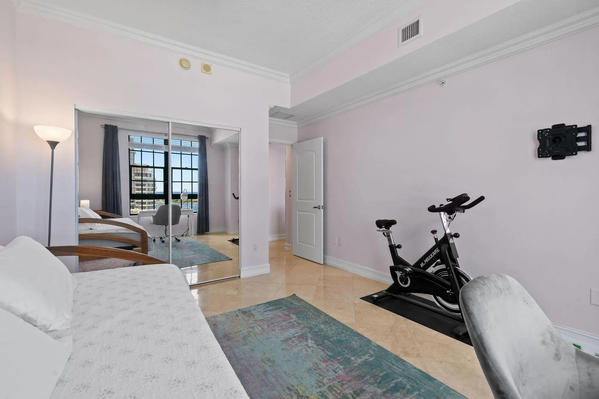 701 S Olive Avenue, #818