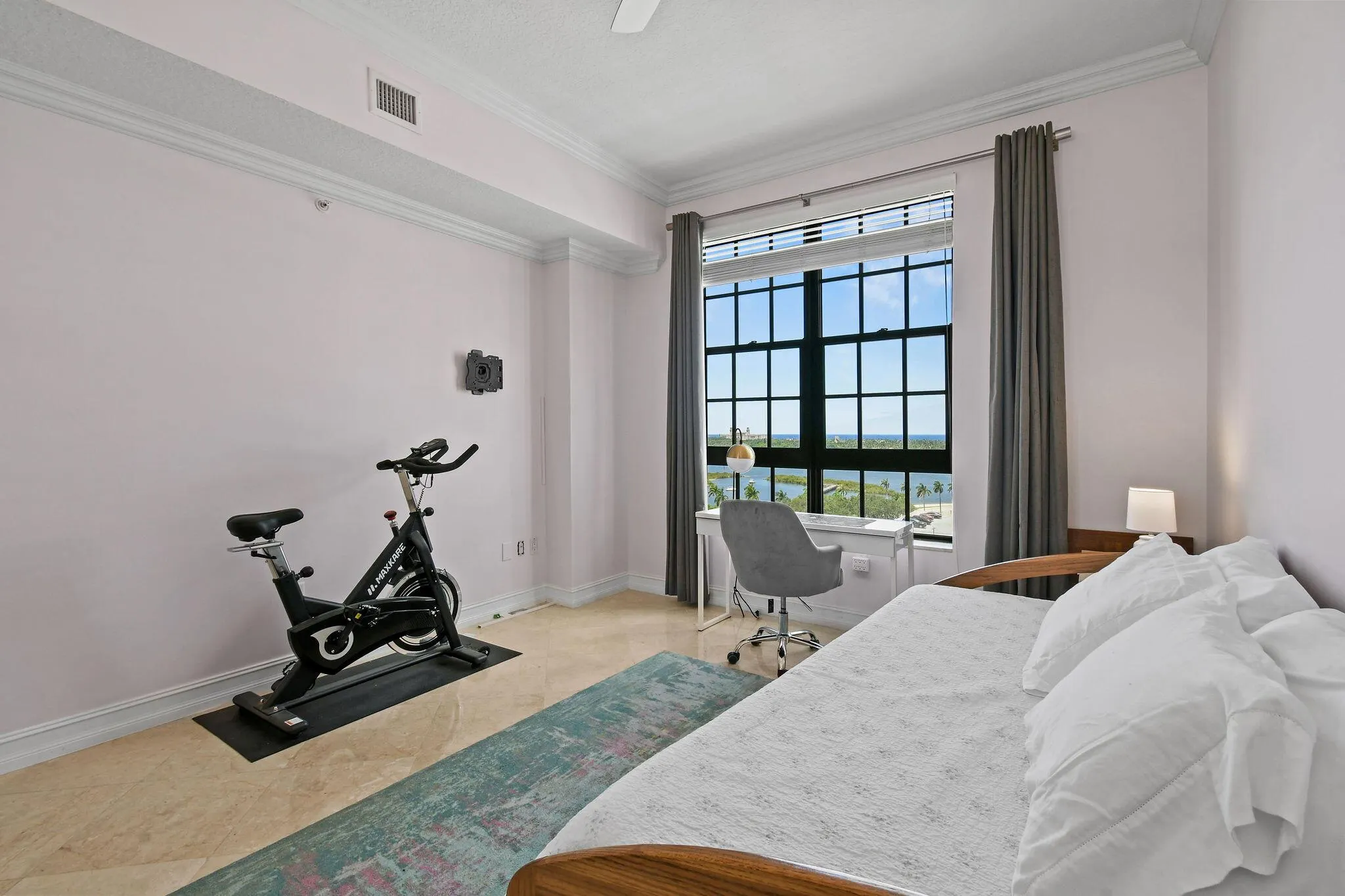 701 S Olive Avenue, #818