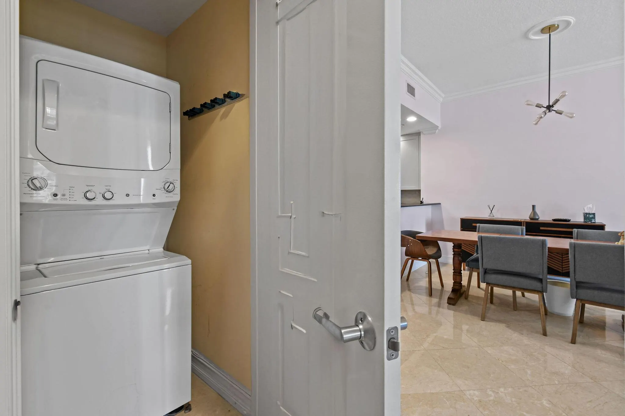 701 S Olive Avenue, #818