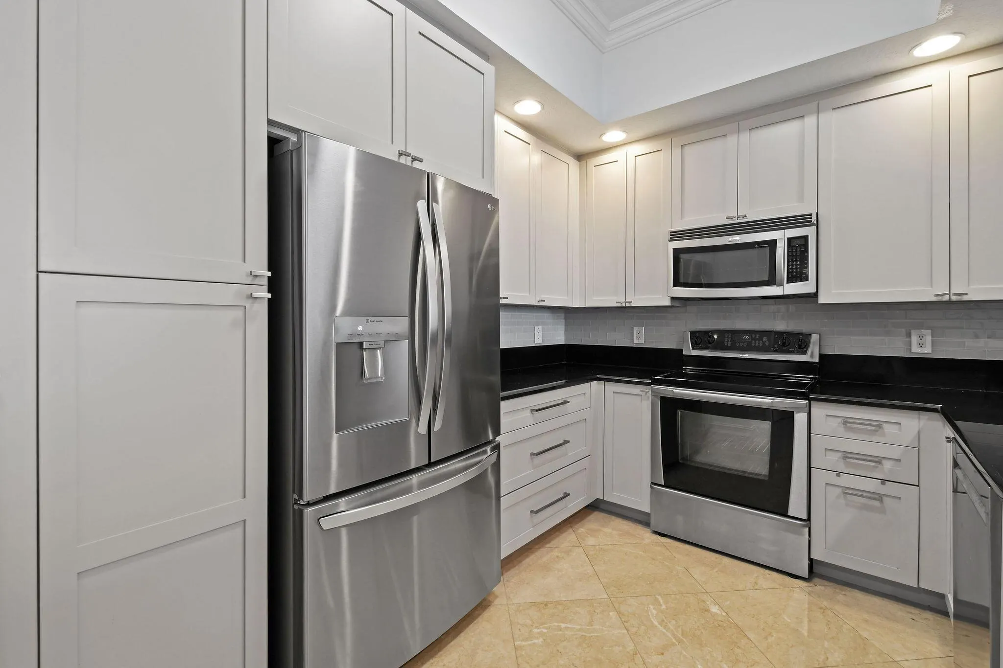701 S Olive Avenue, #818