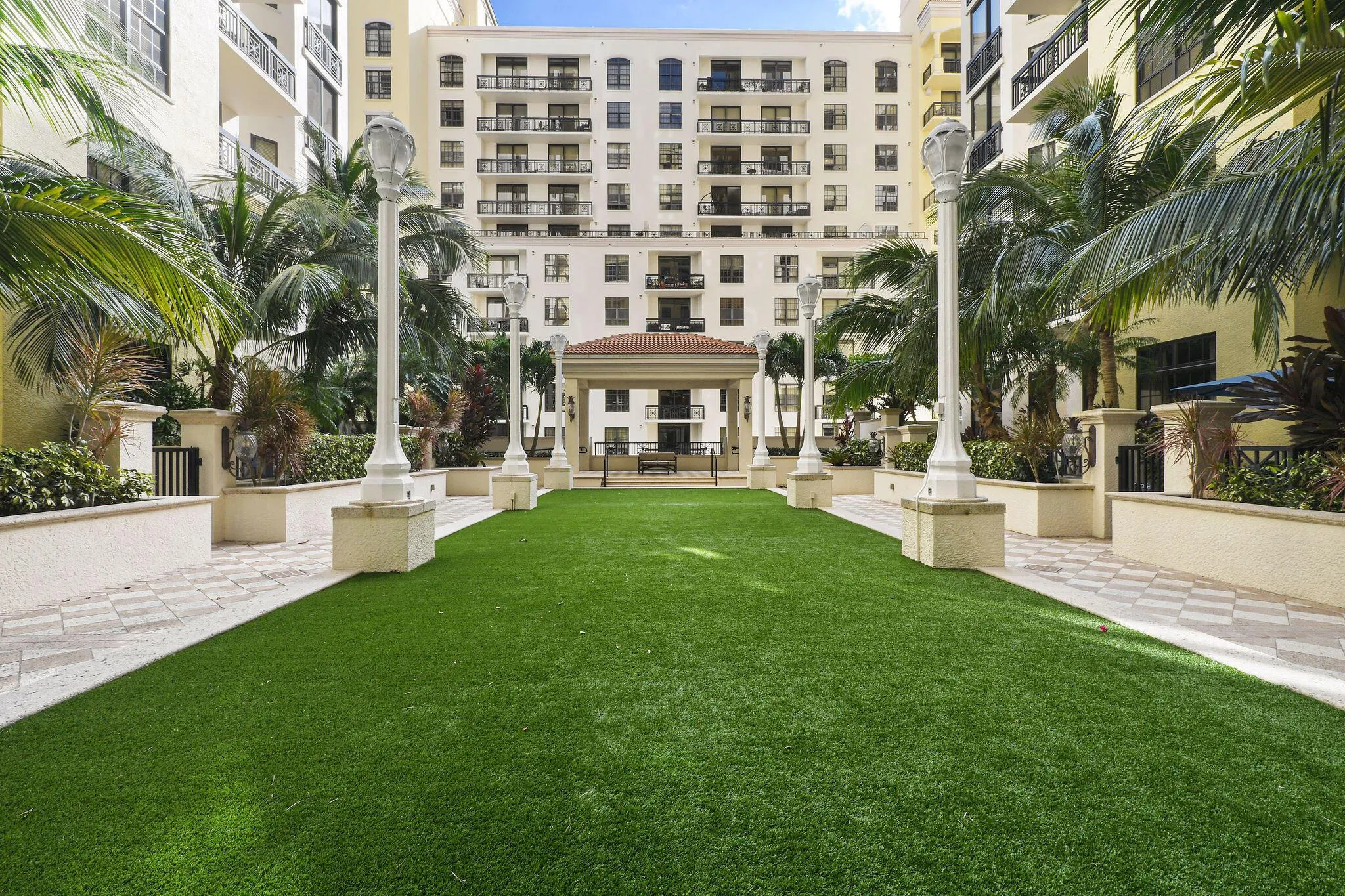 701 S Olive Avenue, #818