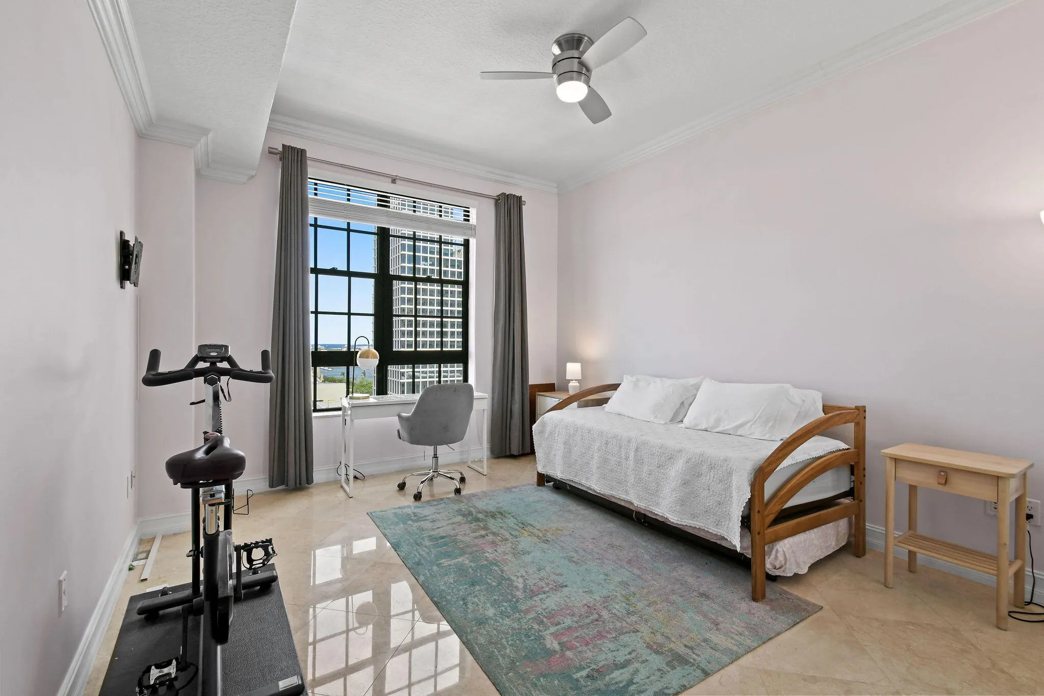 701 S Olive Avenue, #818