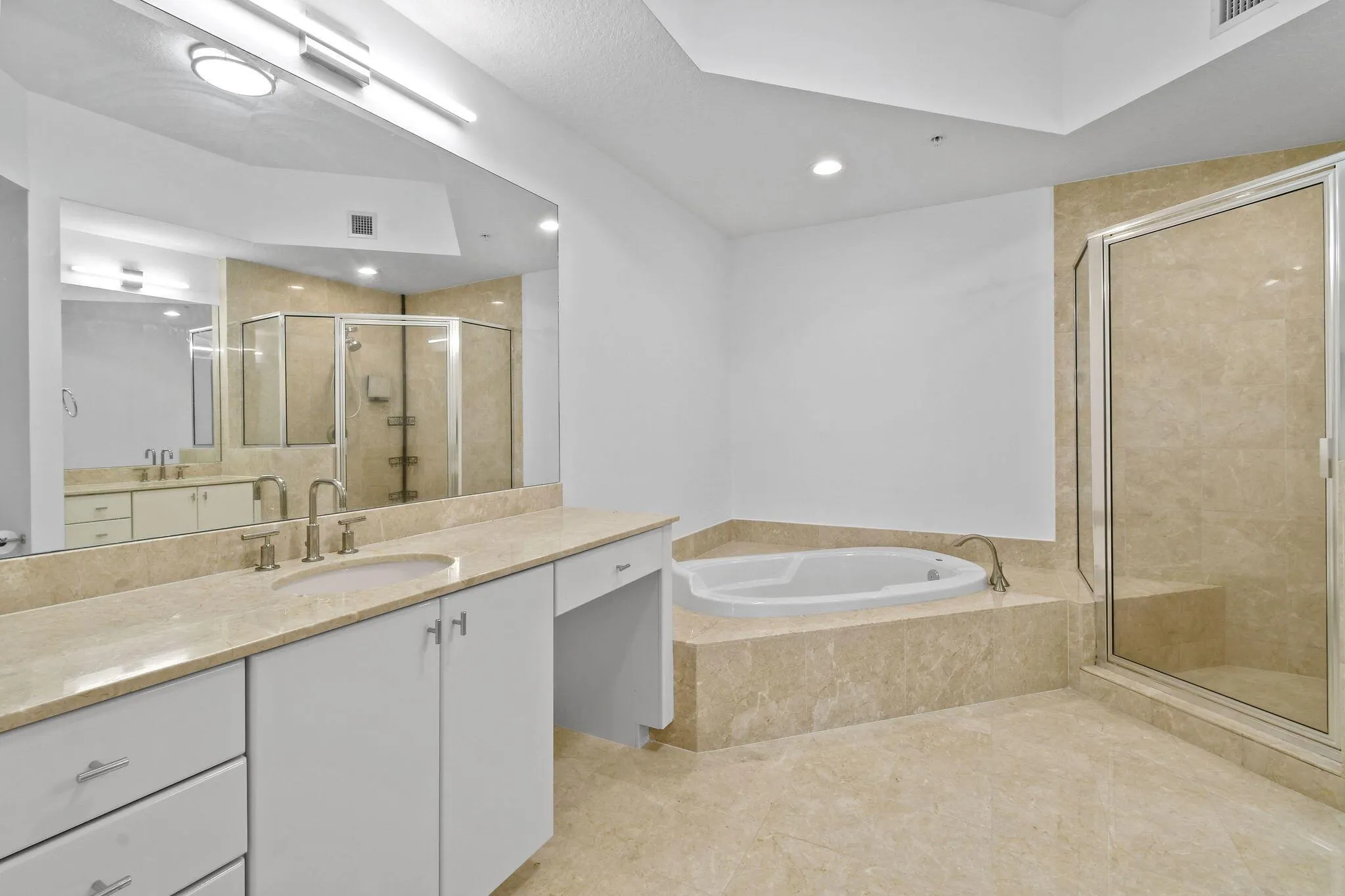 701 S Olive Avenue, #818