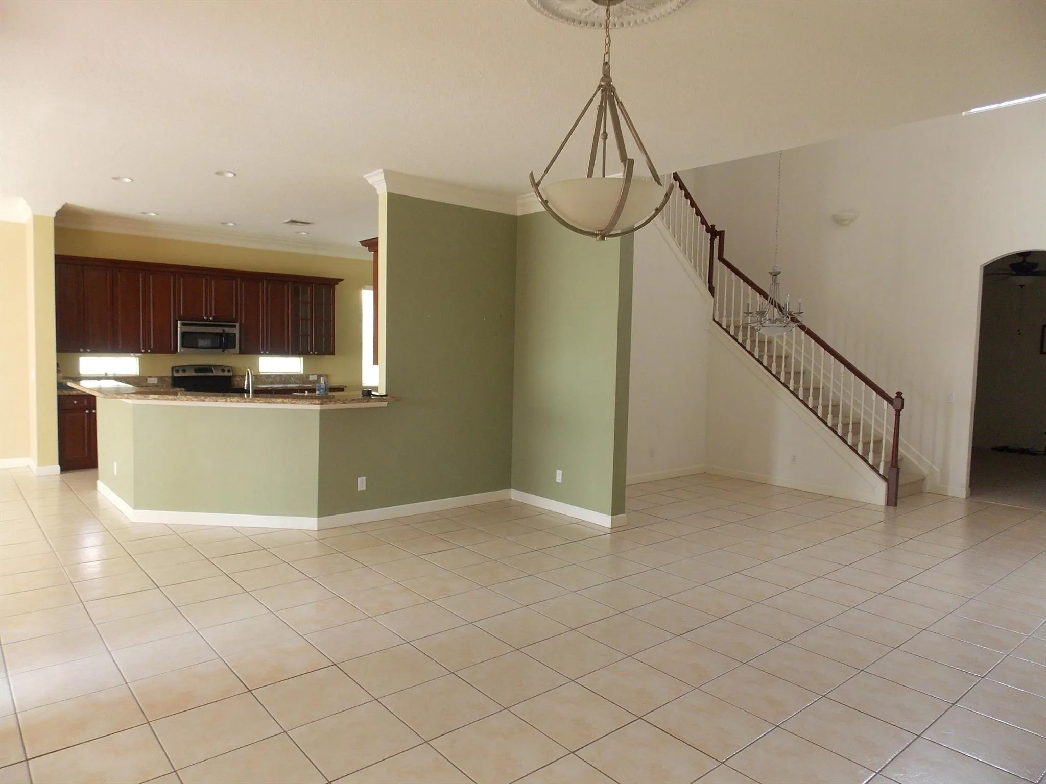 323 NW Sheffield Circle