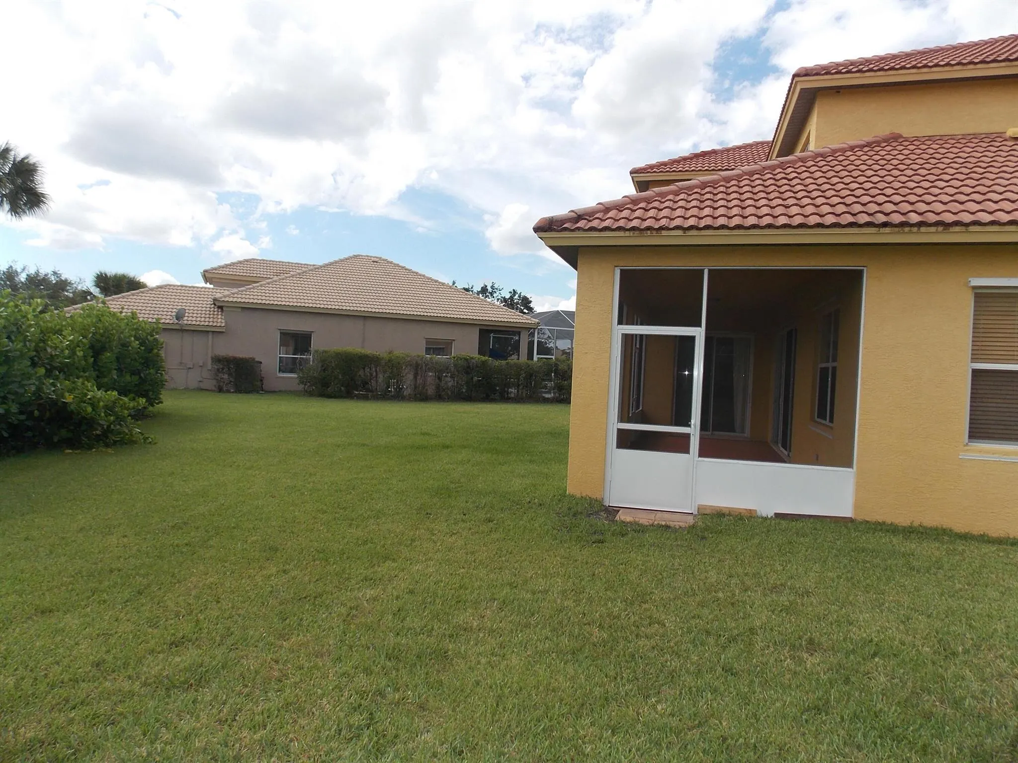 323 NW Sheffield Circle