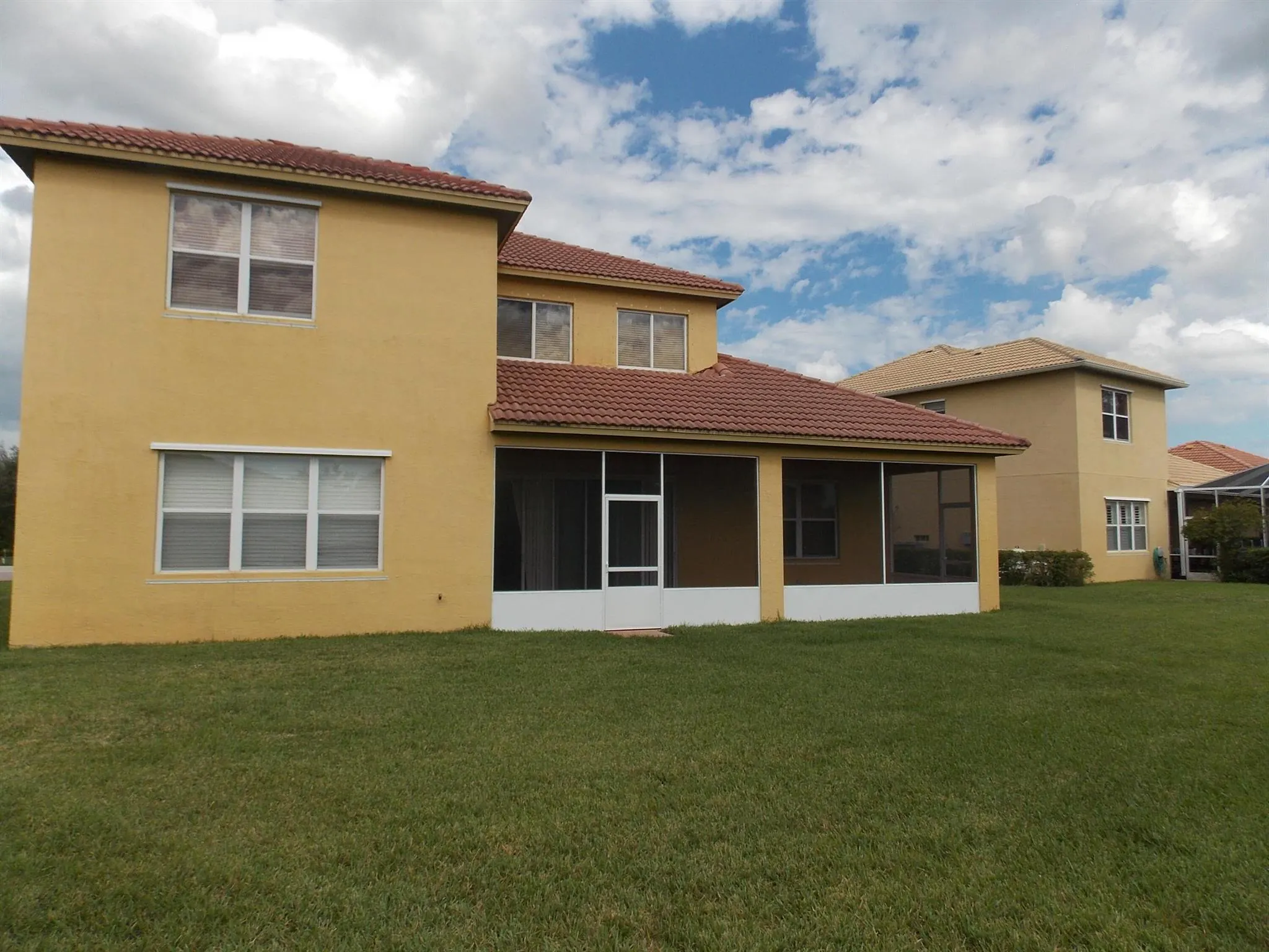 323 NW Sheffield Circle