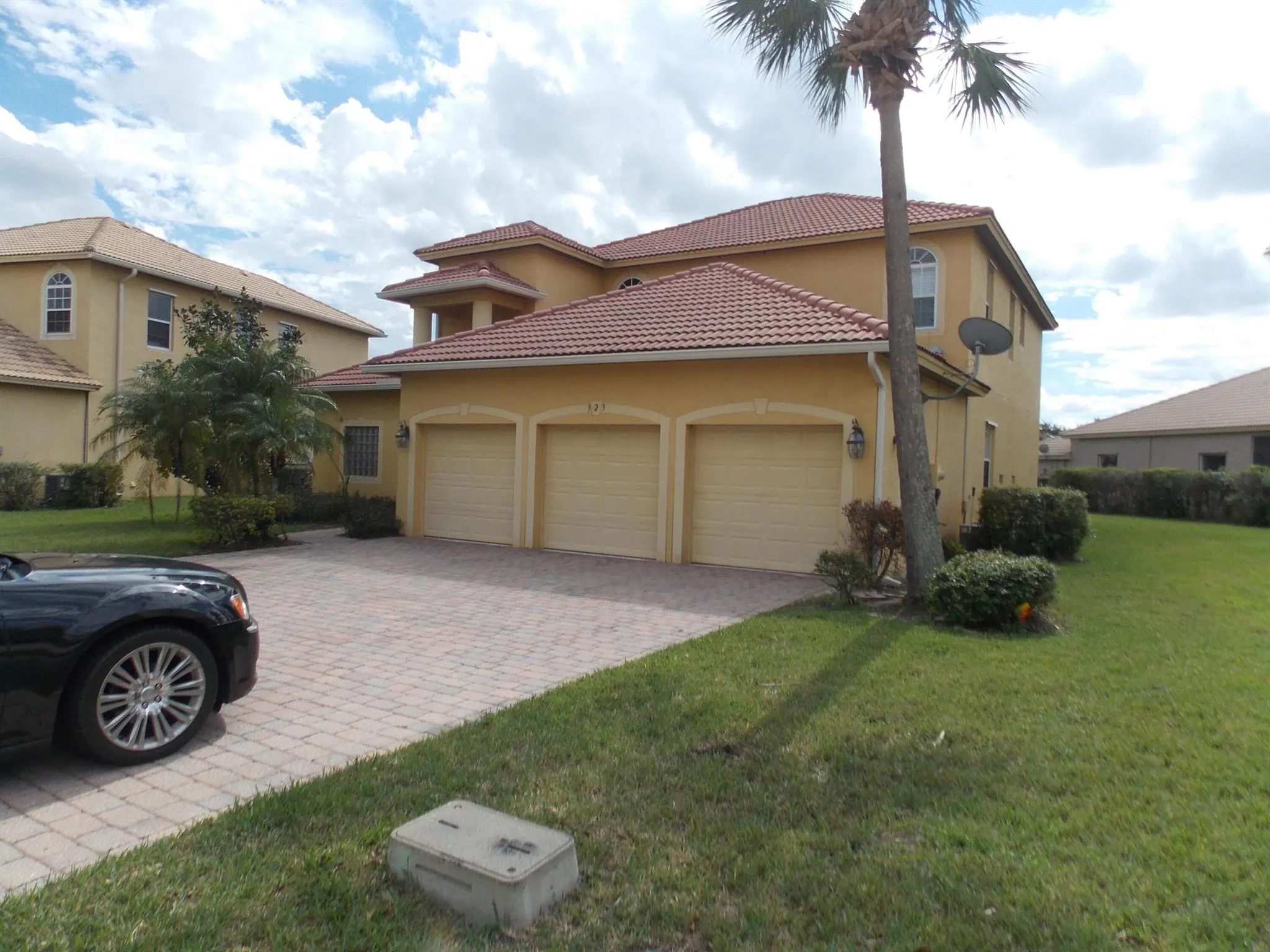 323 NW Sheffield Circle