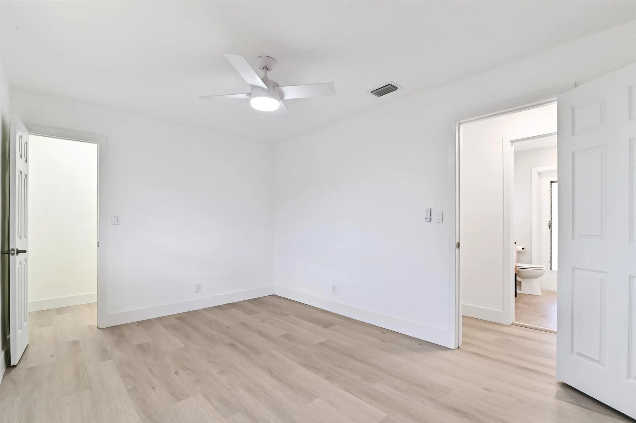 4421 NW 2nd Court