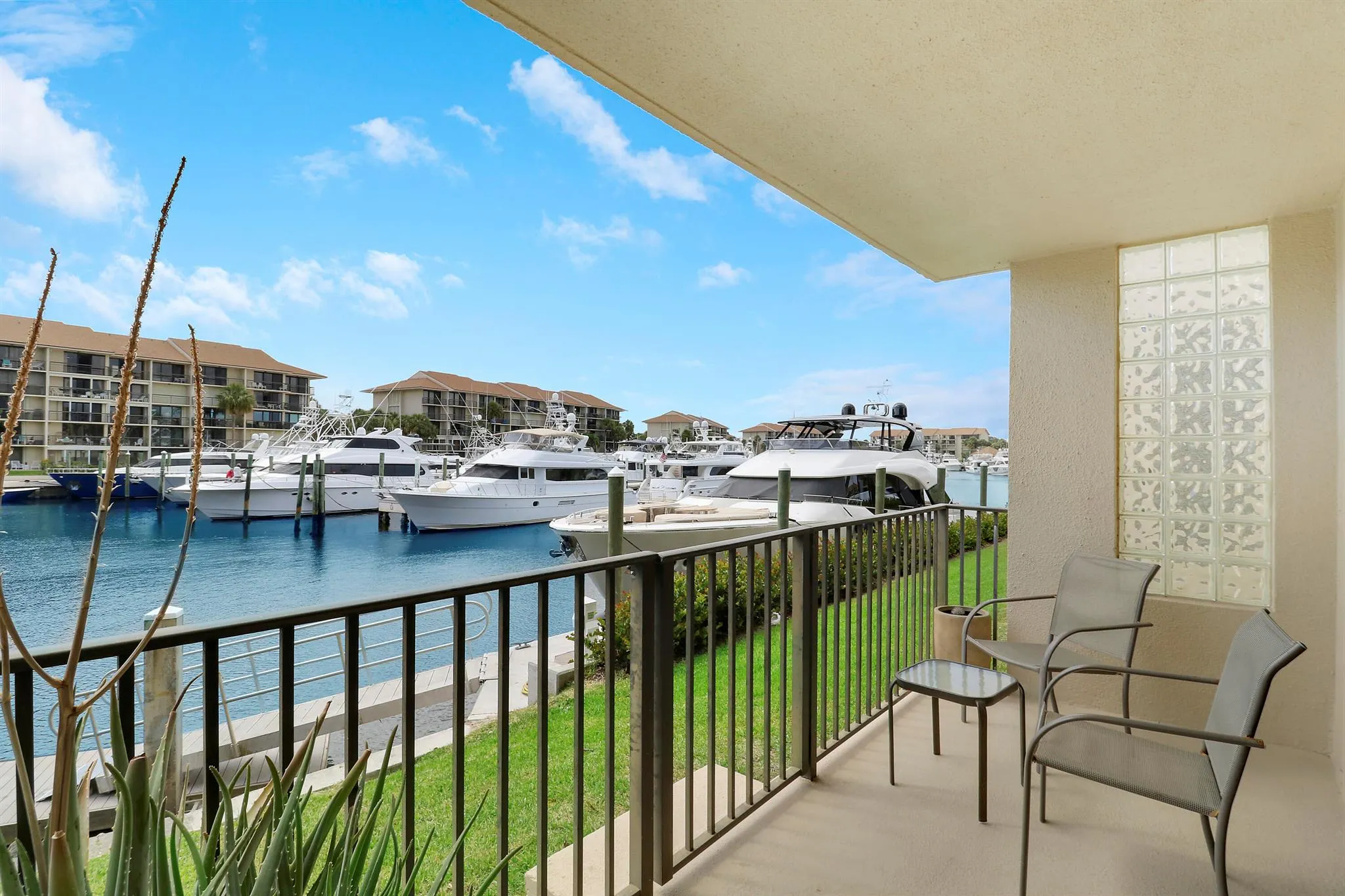 1301 Seafarer Circle, #105