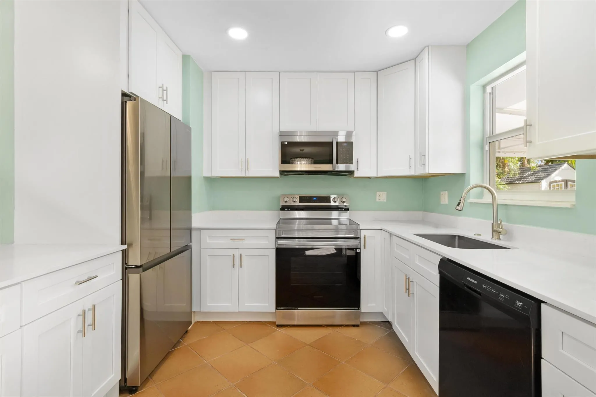 912 SE 8th Court