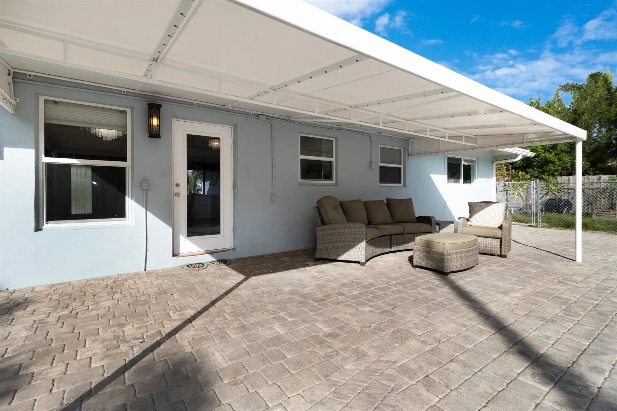 912 SE 8th Court