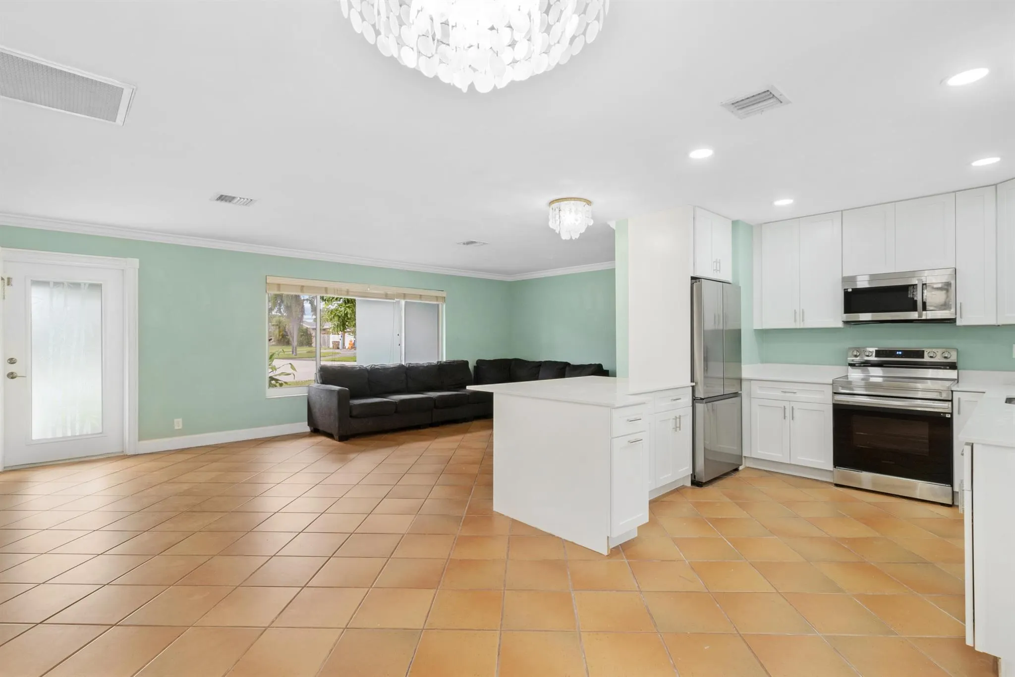 912 SE 8th Court