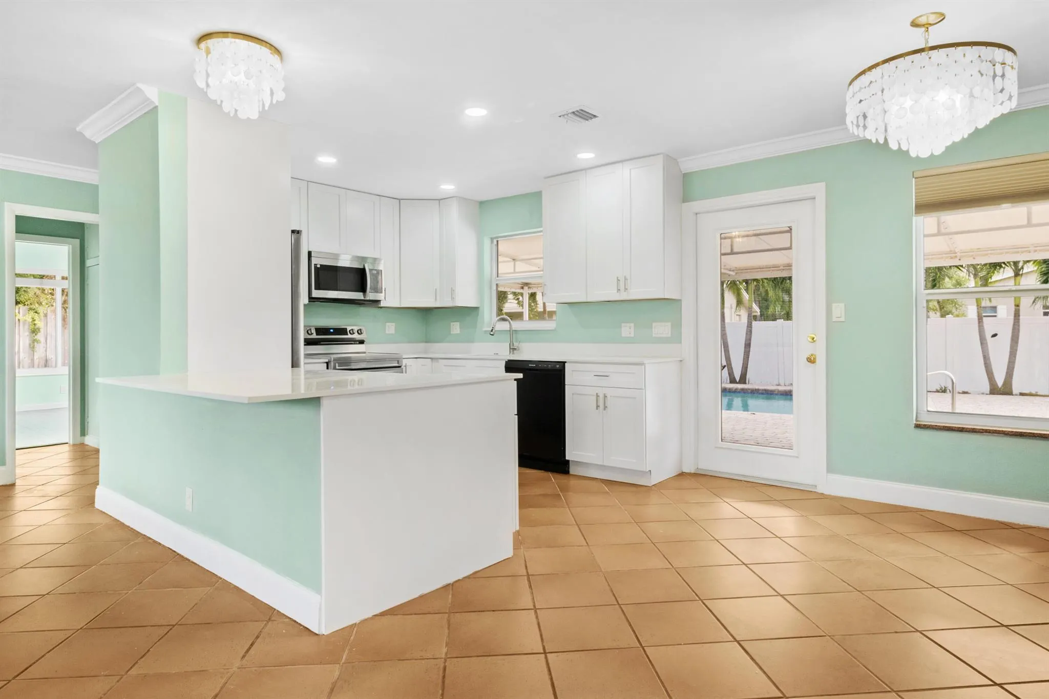 912 SE 8th Court