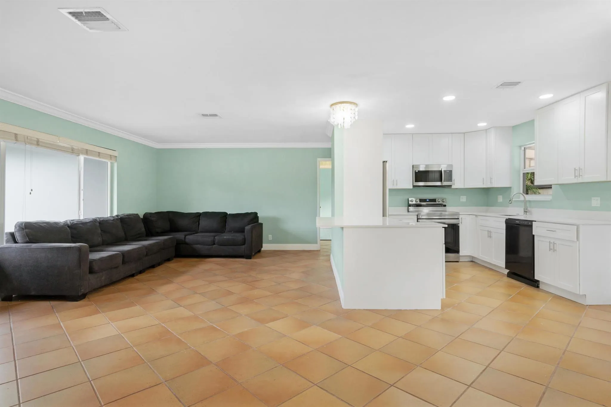 912 SE 8th Court