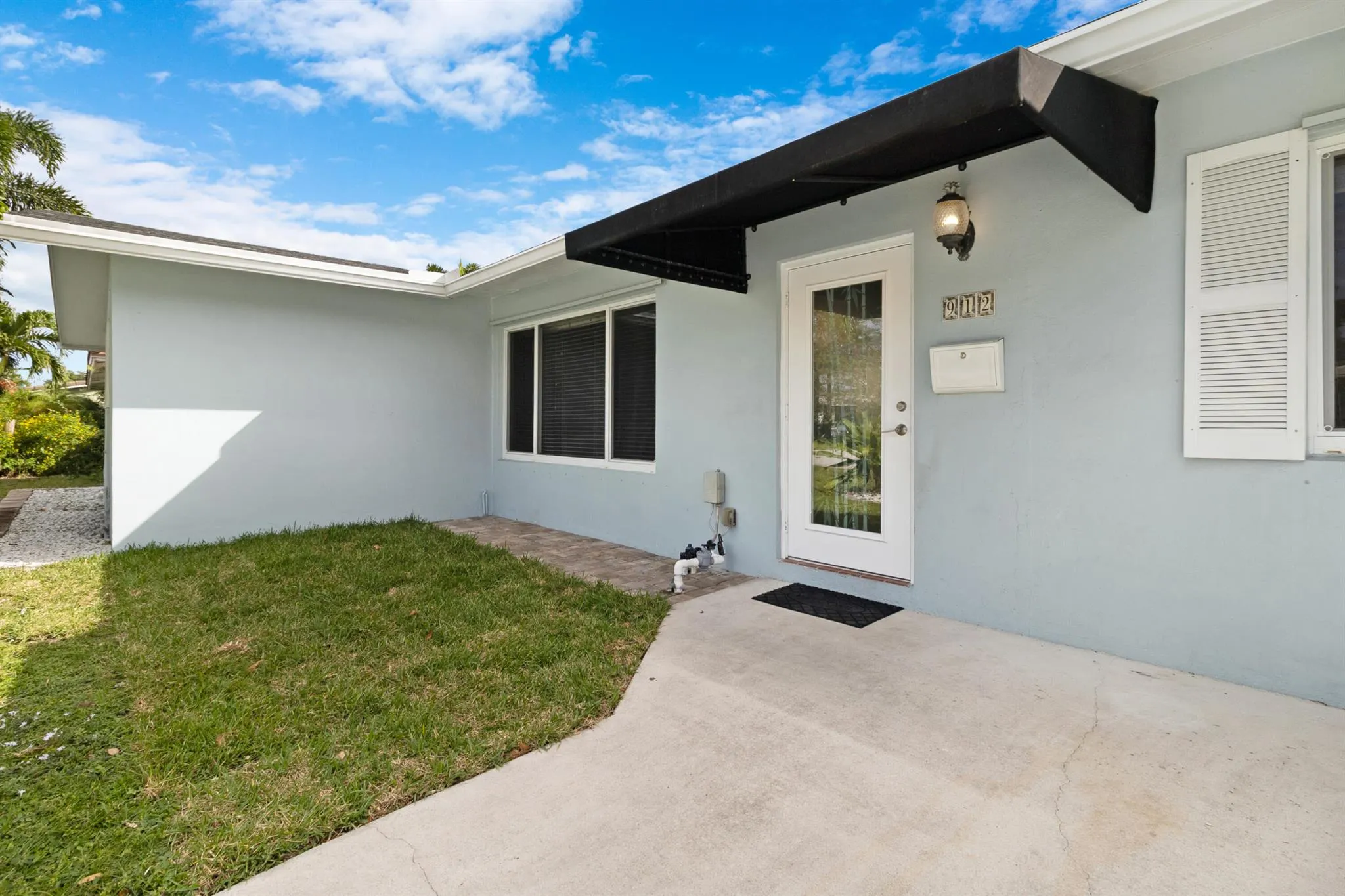 912 SE 8th Court
