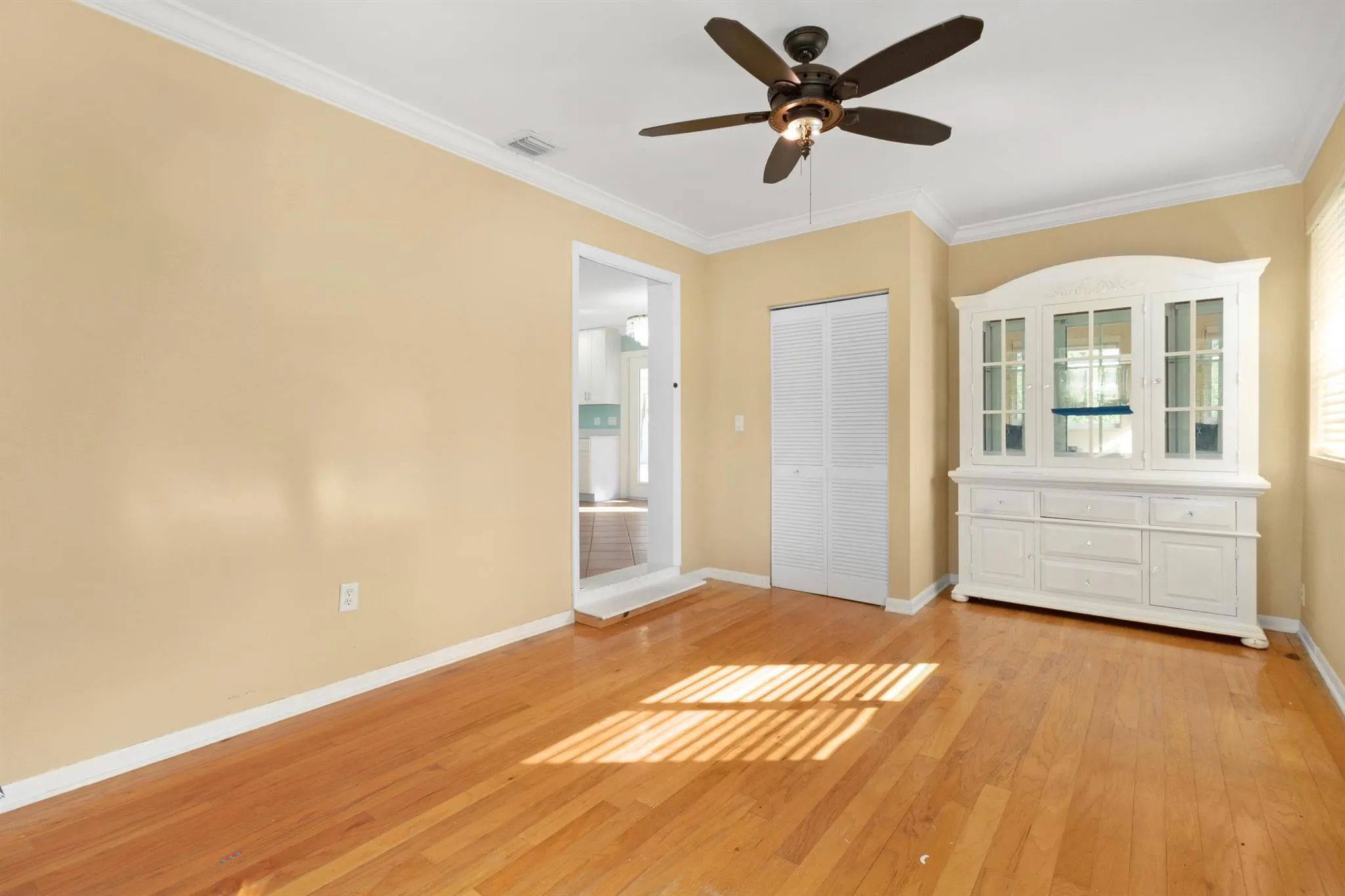 912 SE 8th Court