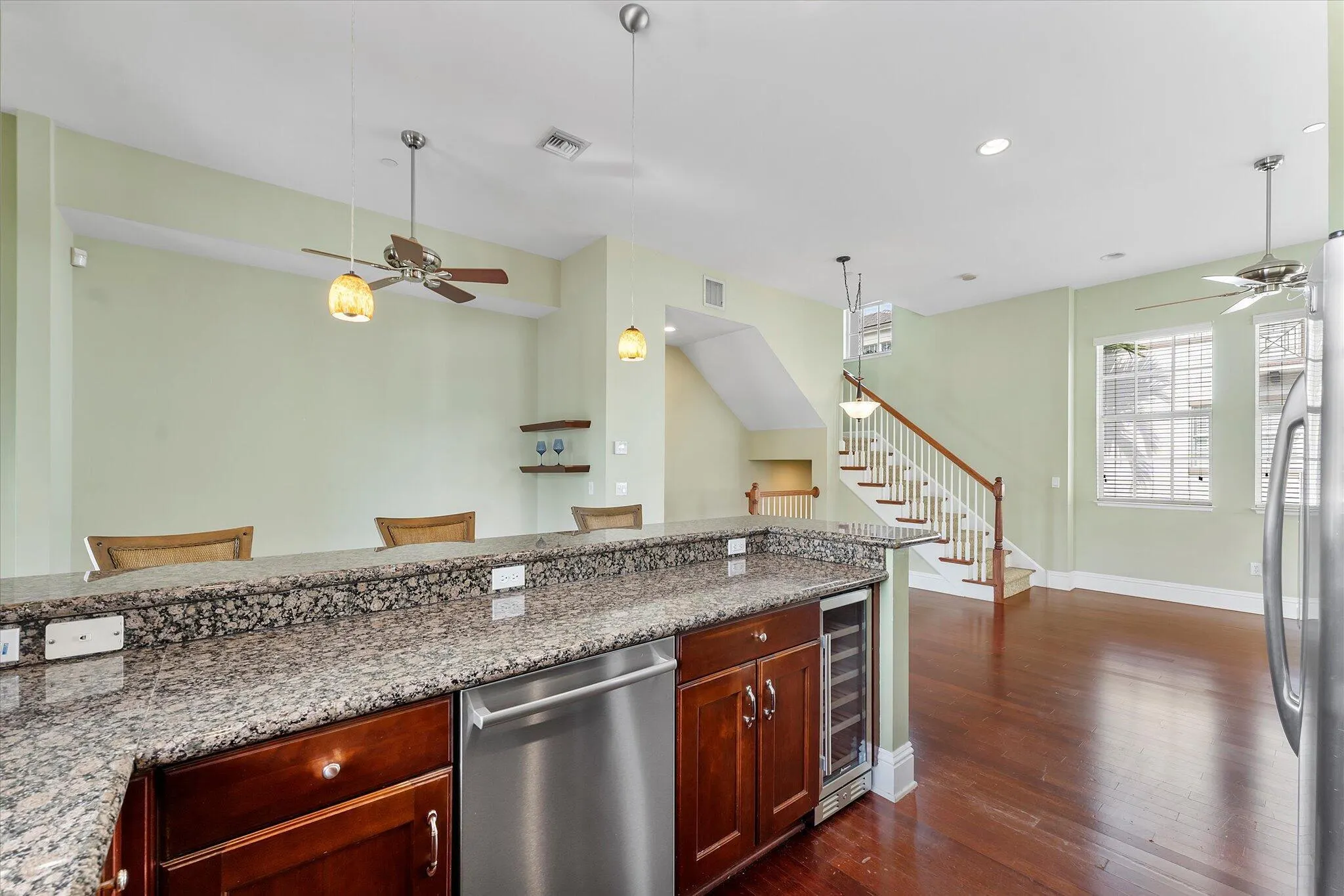 285 SE 6th Avenue, #J