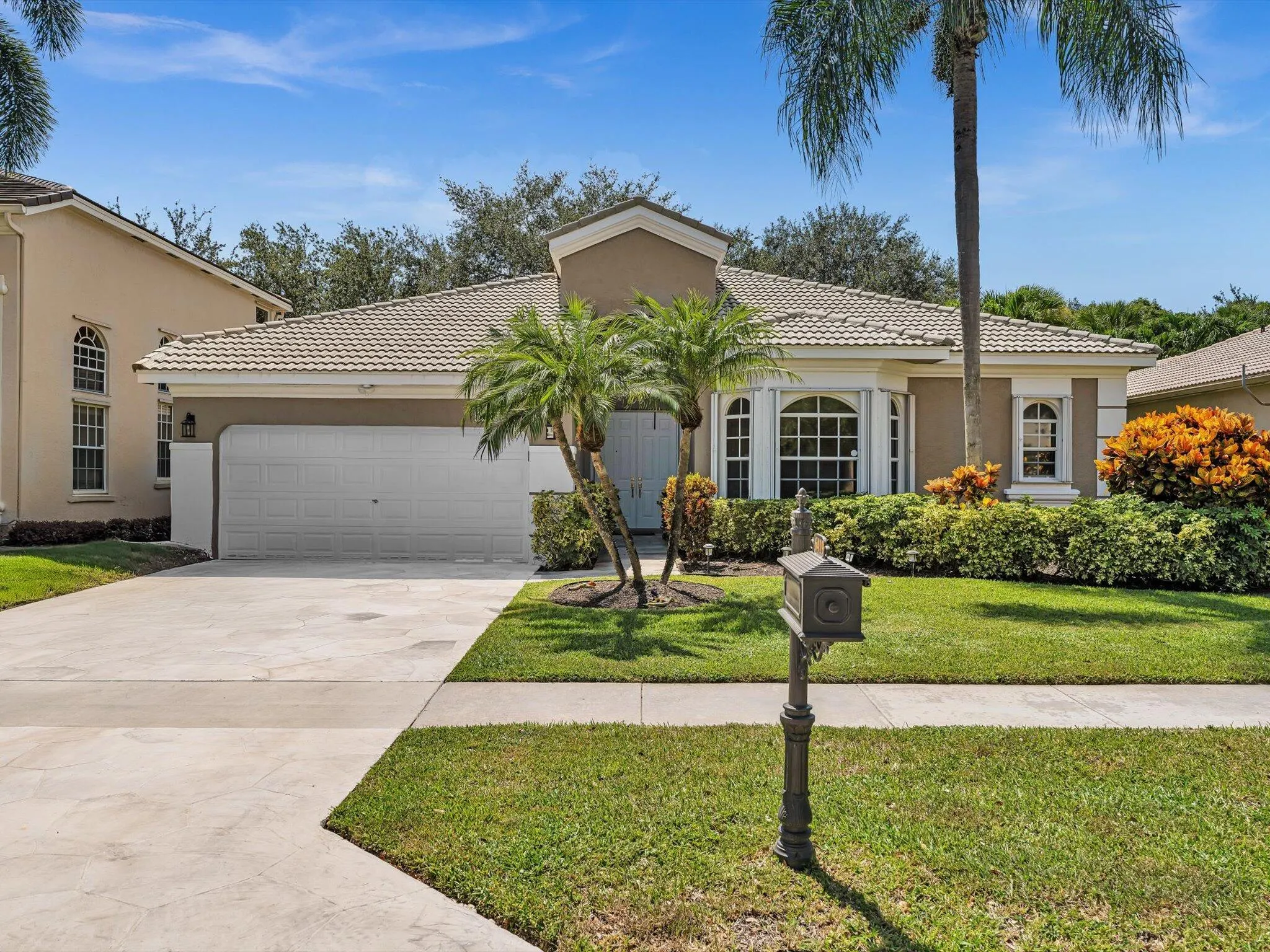 6419 Stonehurst Circle