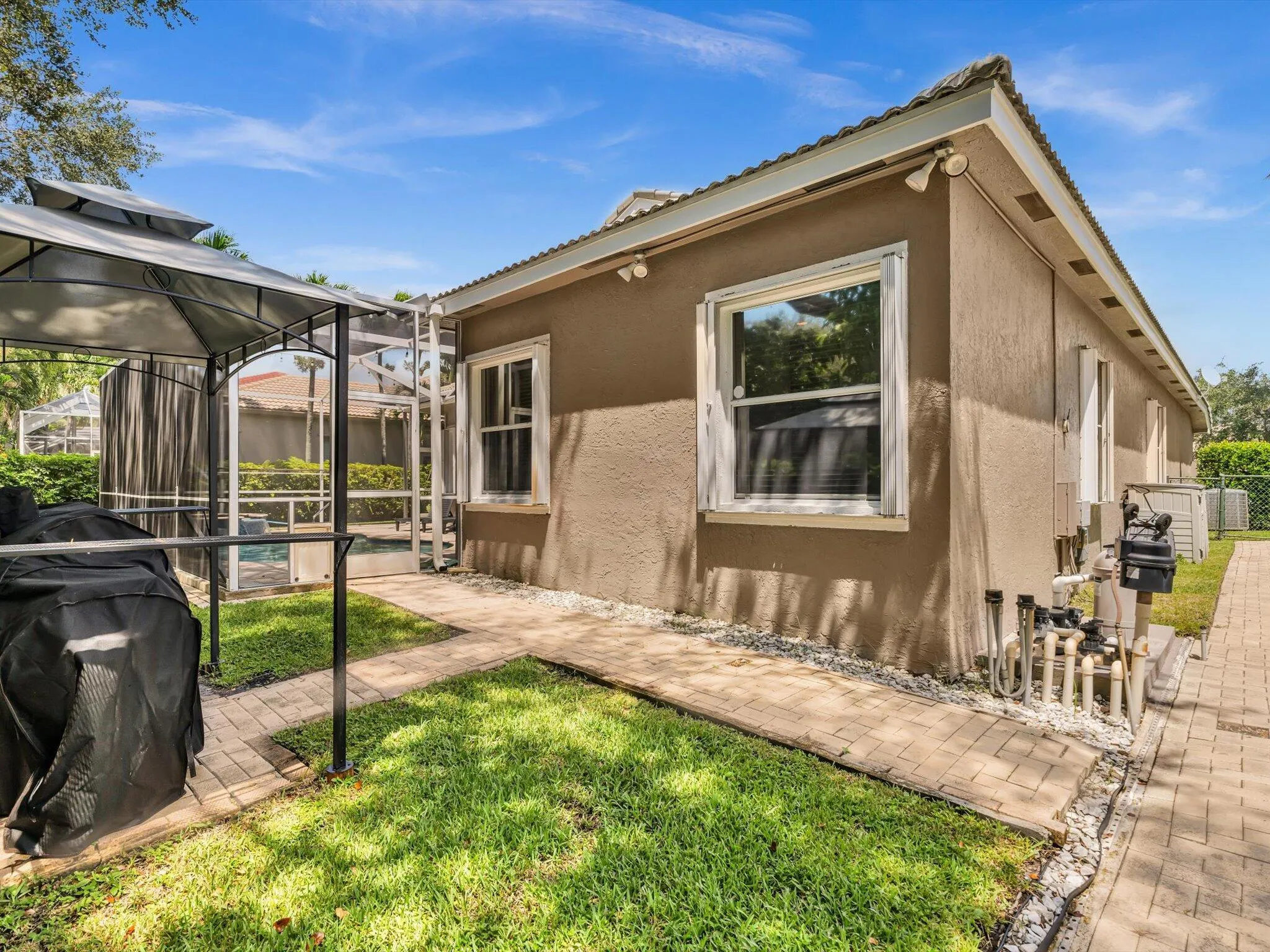 6419 Stonehurst Circle