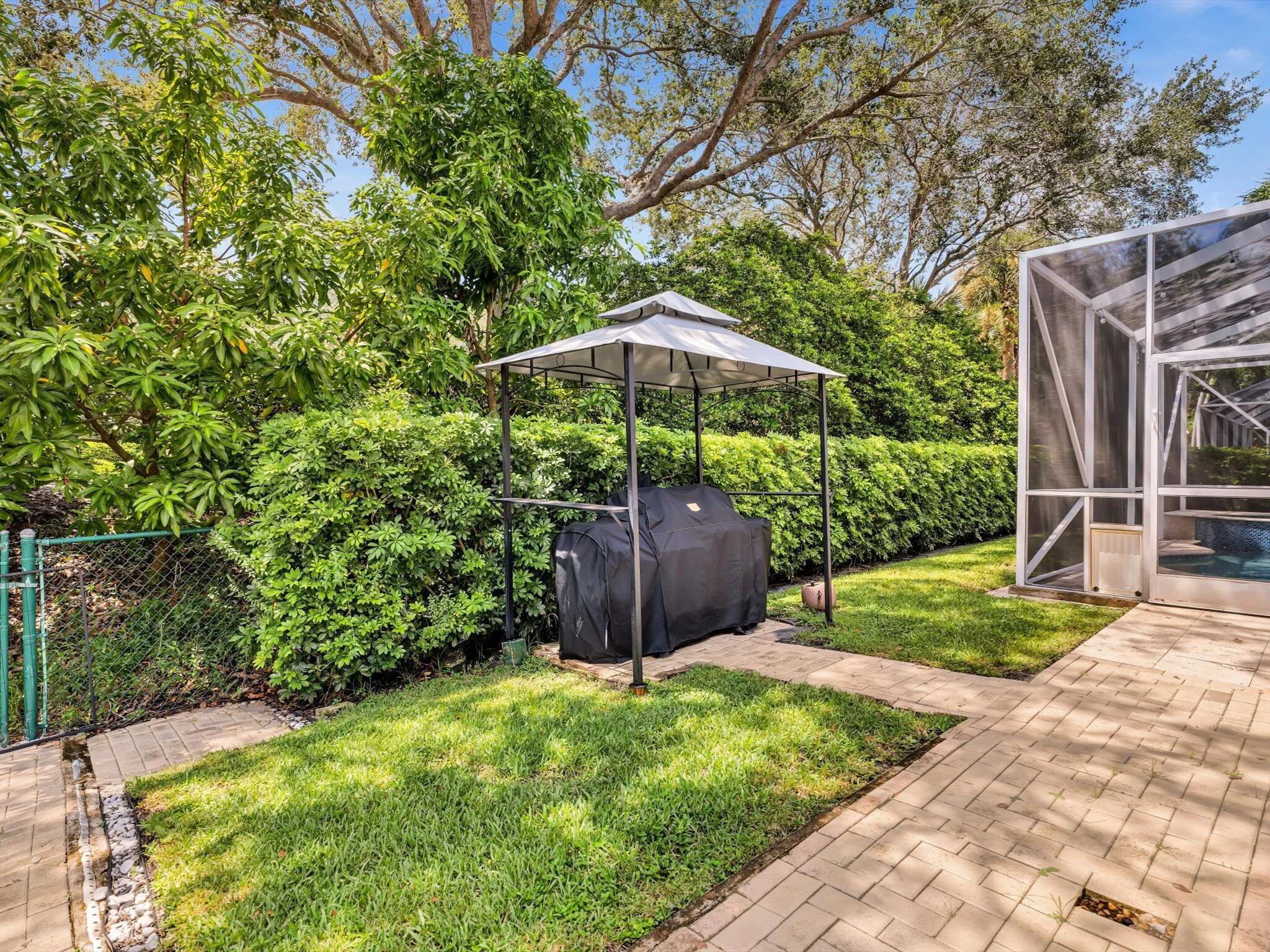 6419 Stonehurst Circle