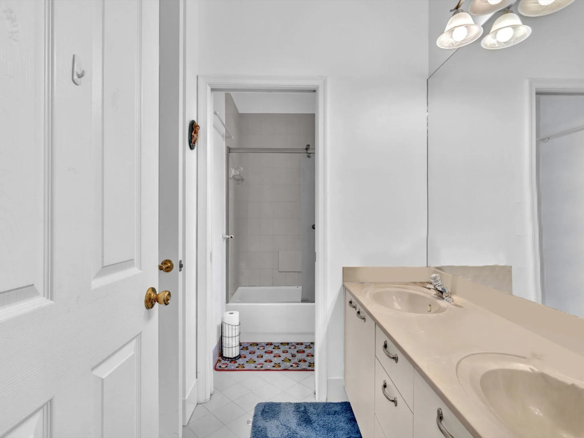 6419 Stonehurst Circle