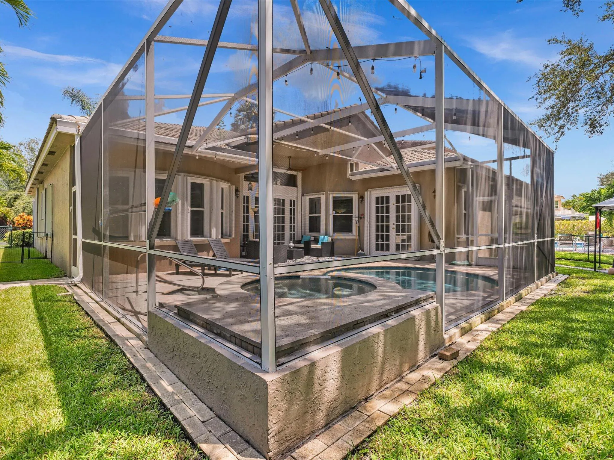 6419 Stonehurst Circle