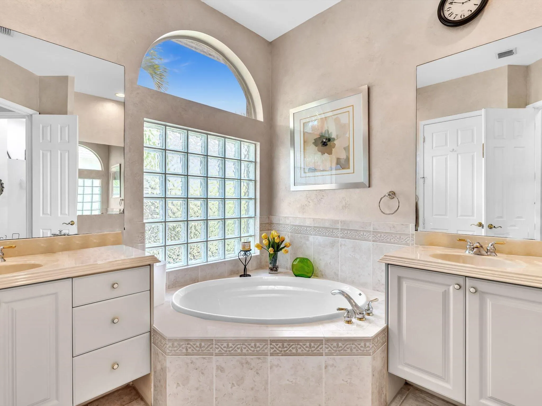 6419 Stonehurst Circle