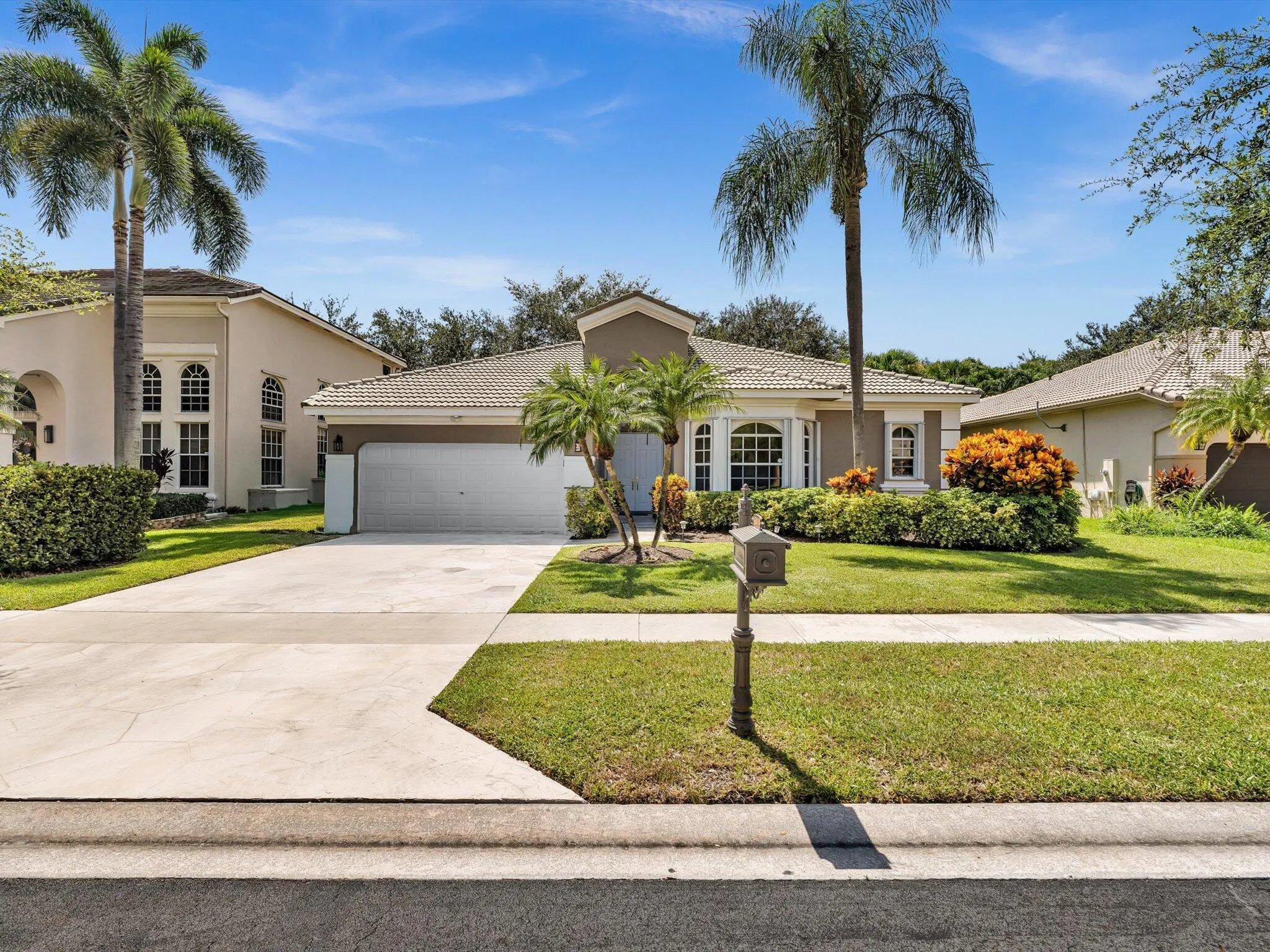 6419 Stonehurst Circle