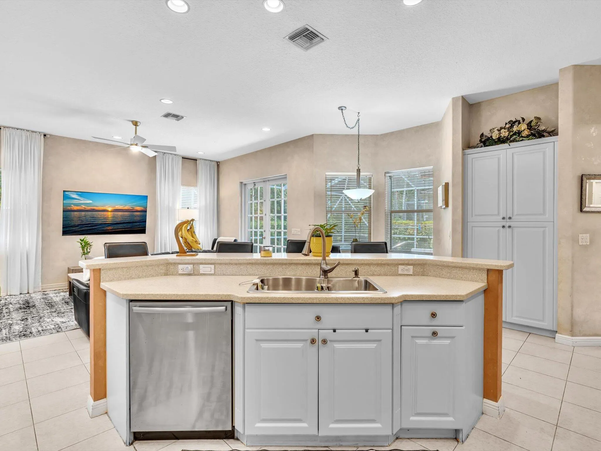 6419 Stonehurst Circle