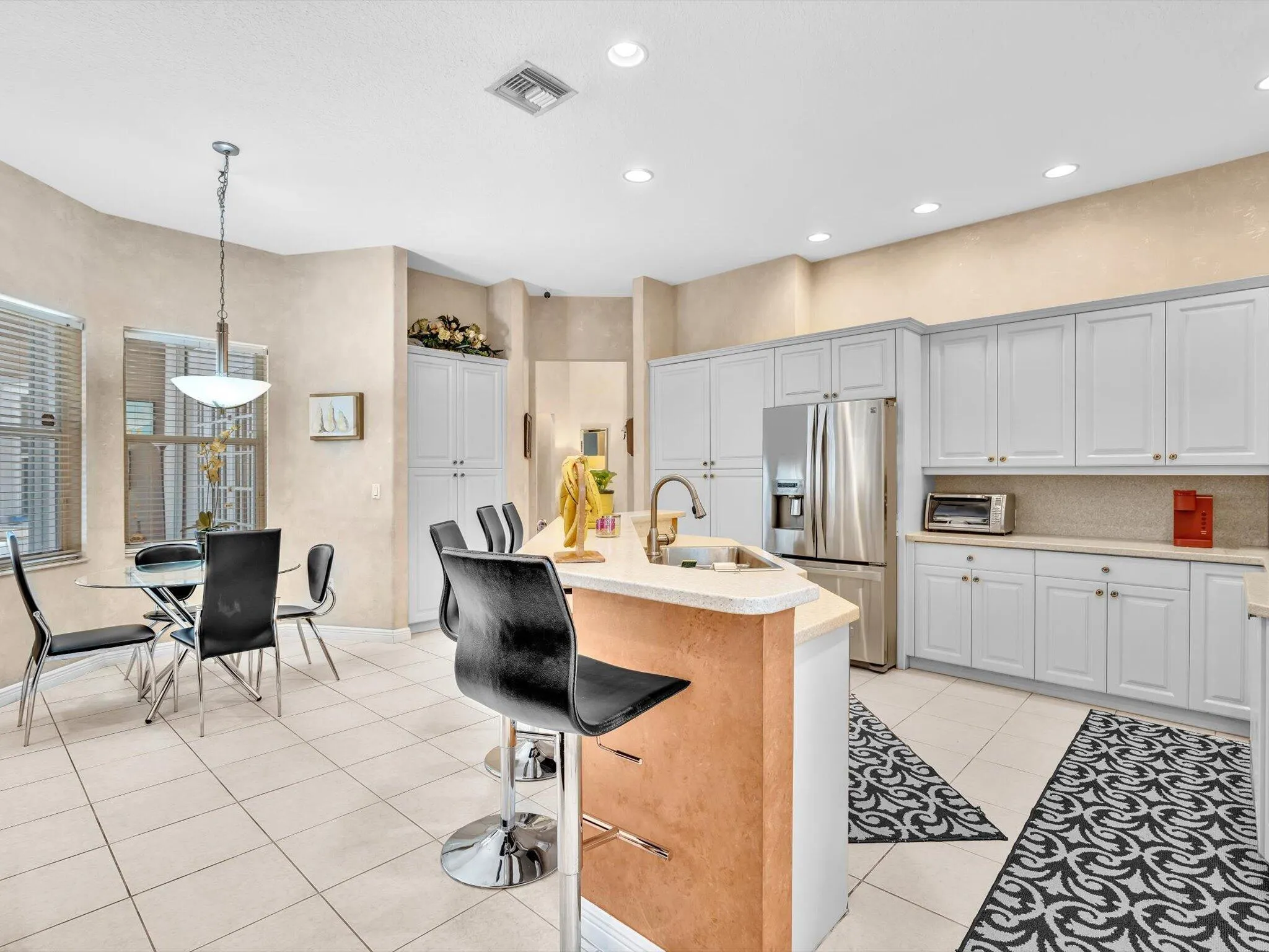 6419 Stonehurst Circle