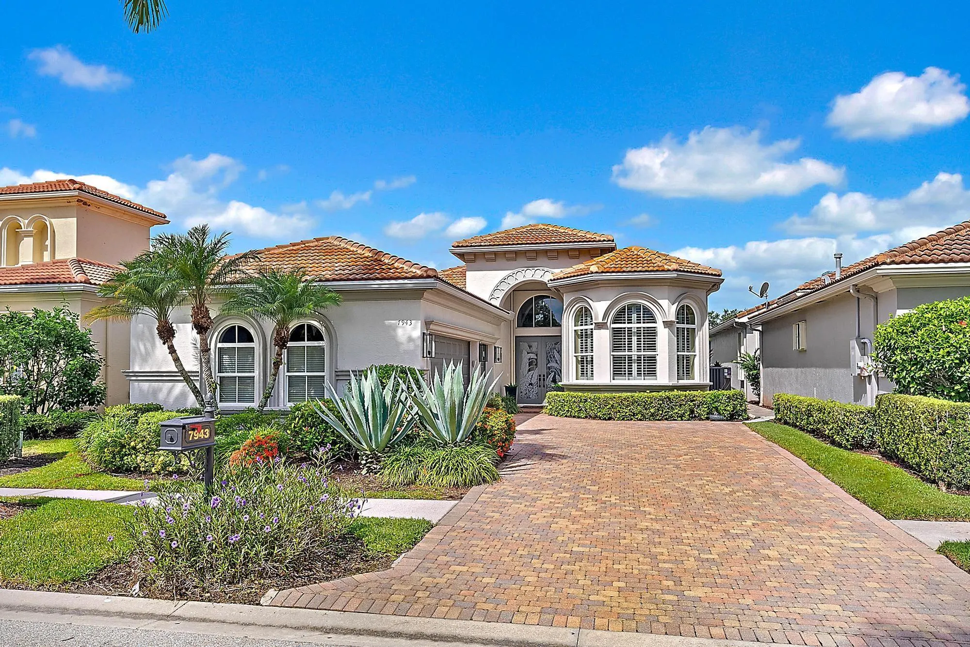 7943 Via Villagio