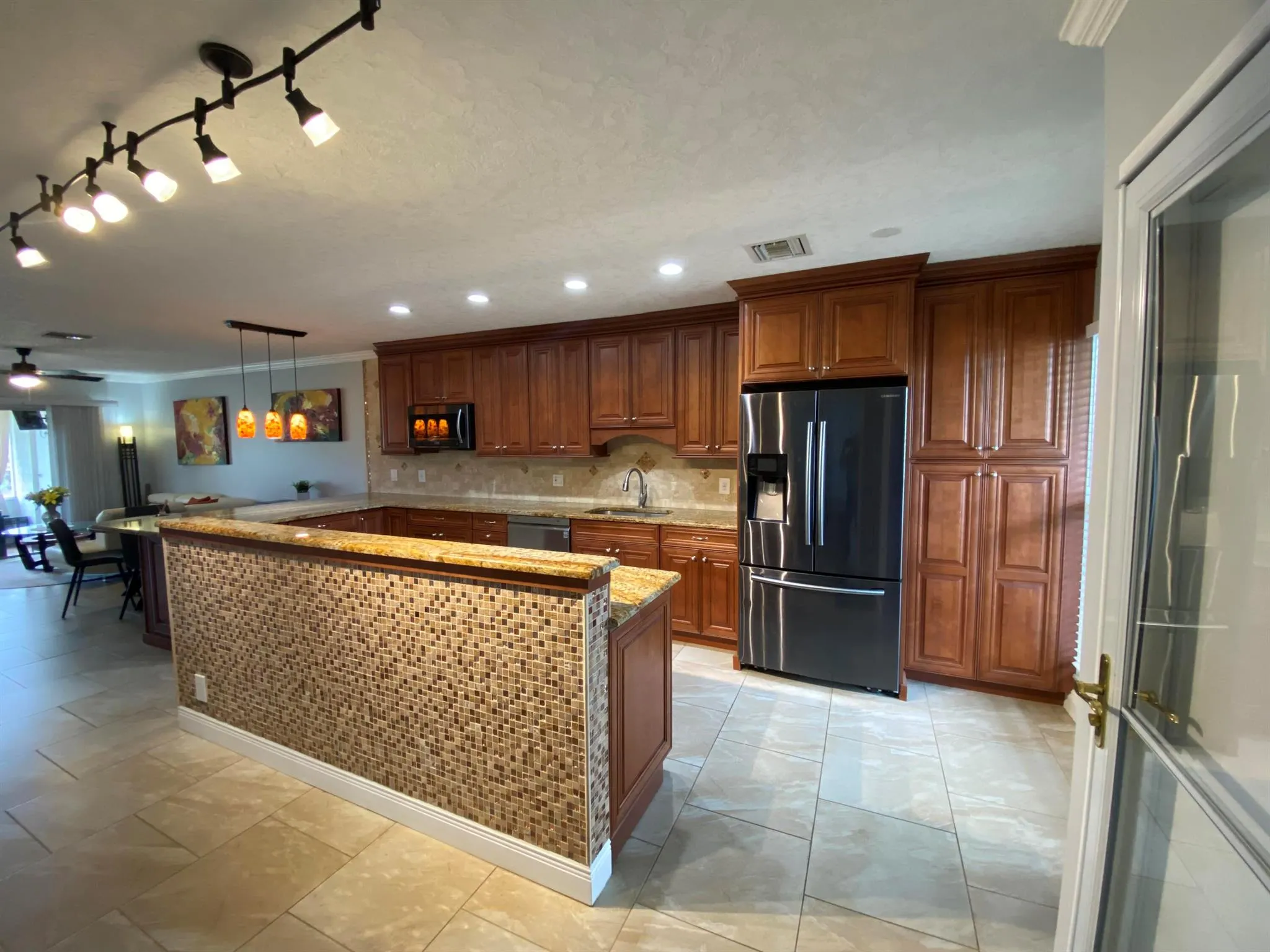 1040 N Palm Lane, #C