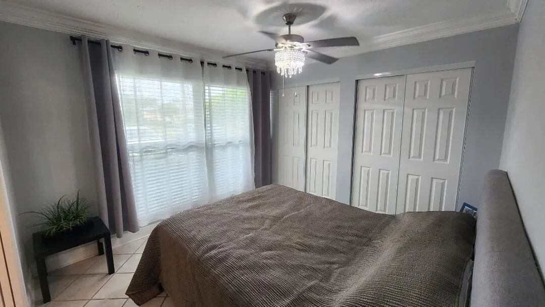 1040 N Palm Lane, #C