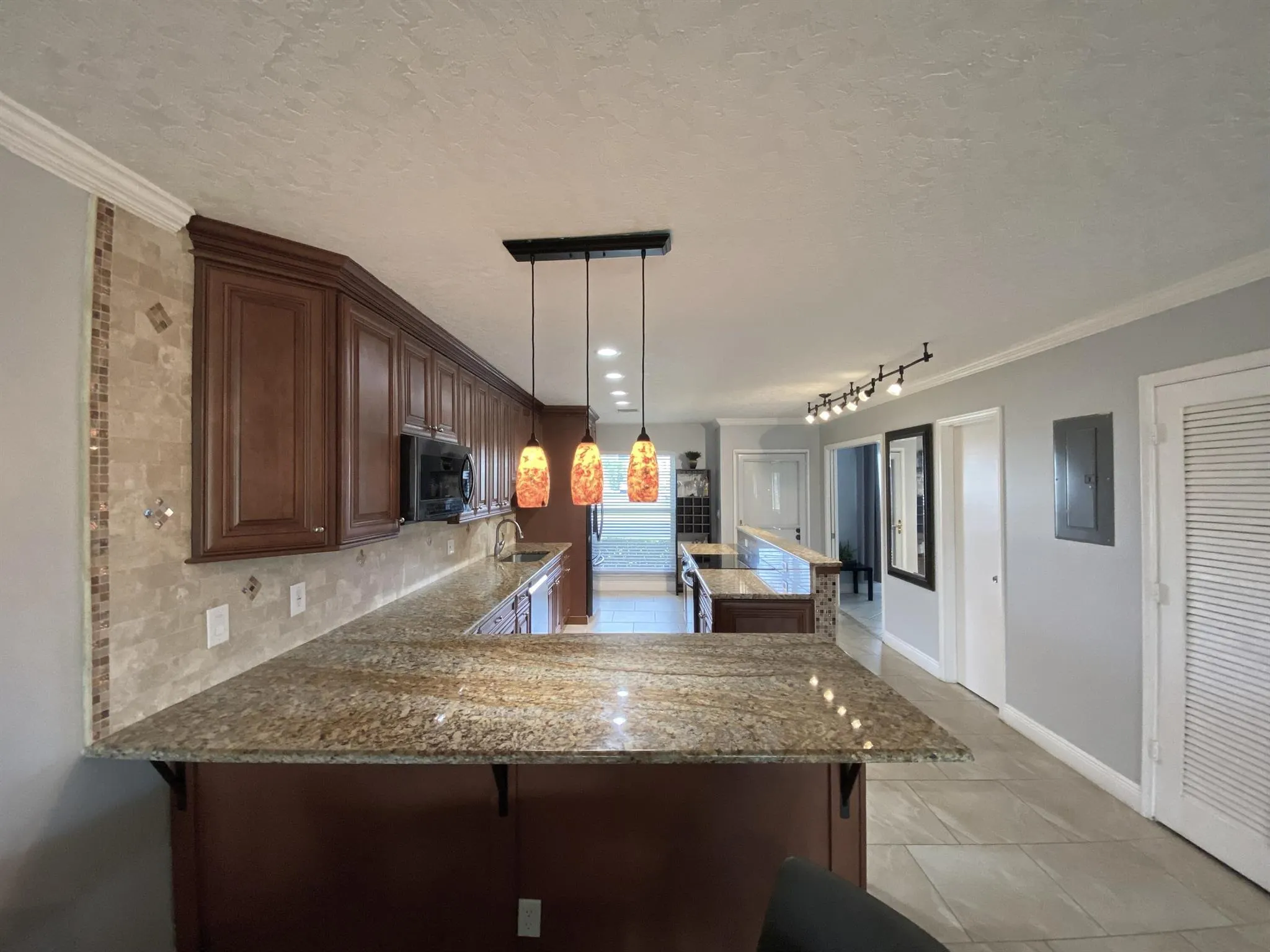 1040 N Palm Lane, #C