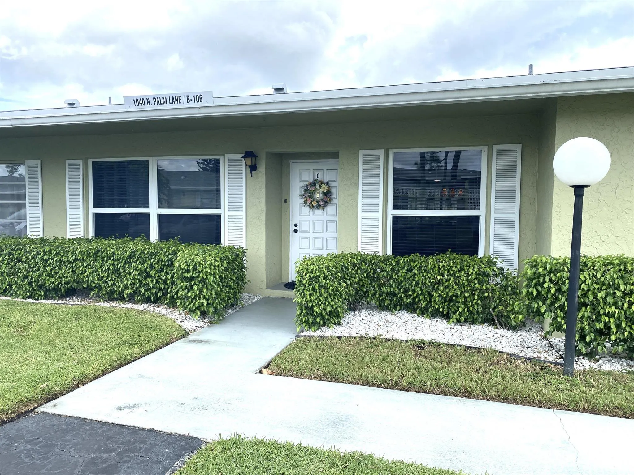 1040 N Palm Lane, #C