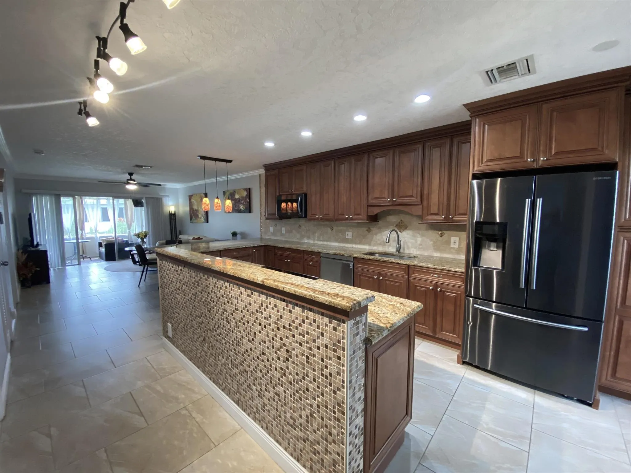 1040 N Palm Lane, #C