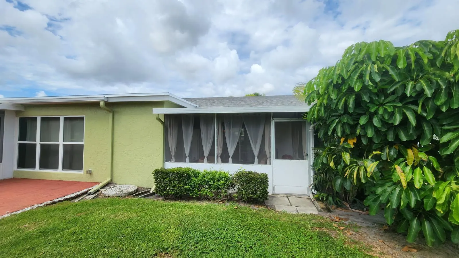 1040 N Palm Lane, #C