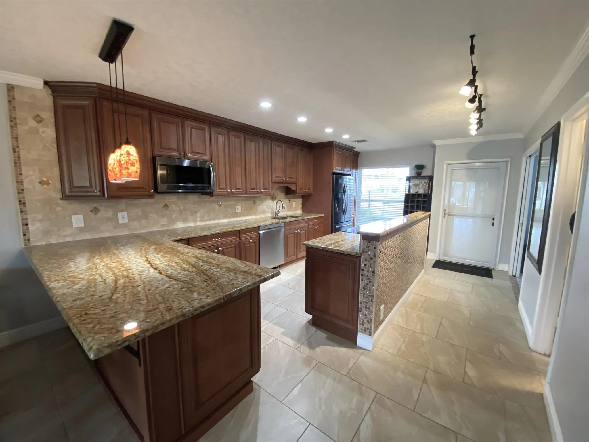 1040 N Palm Lane, #C