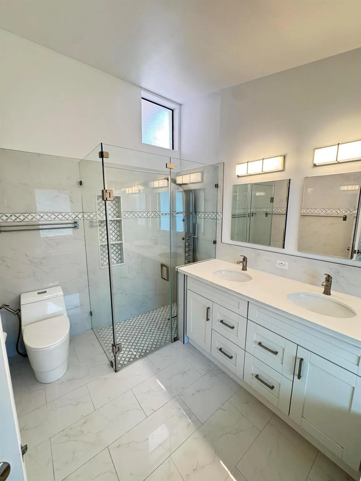 860 NW 21st Way