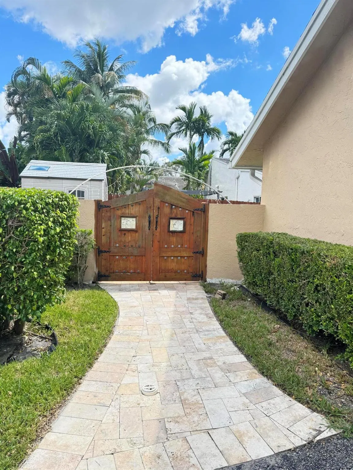 860 NW 21st Way