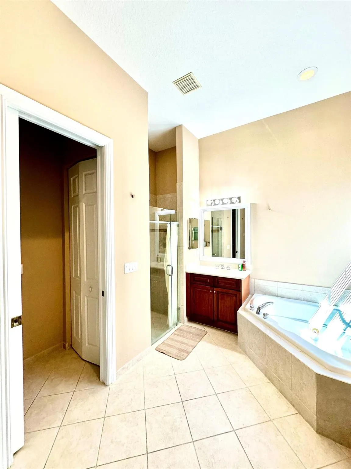 8186 NW 105 Lane