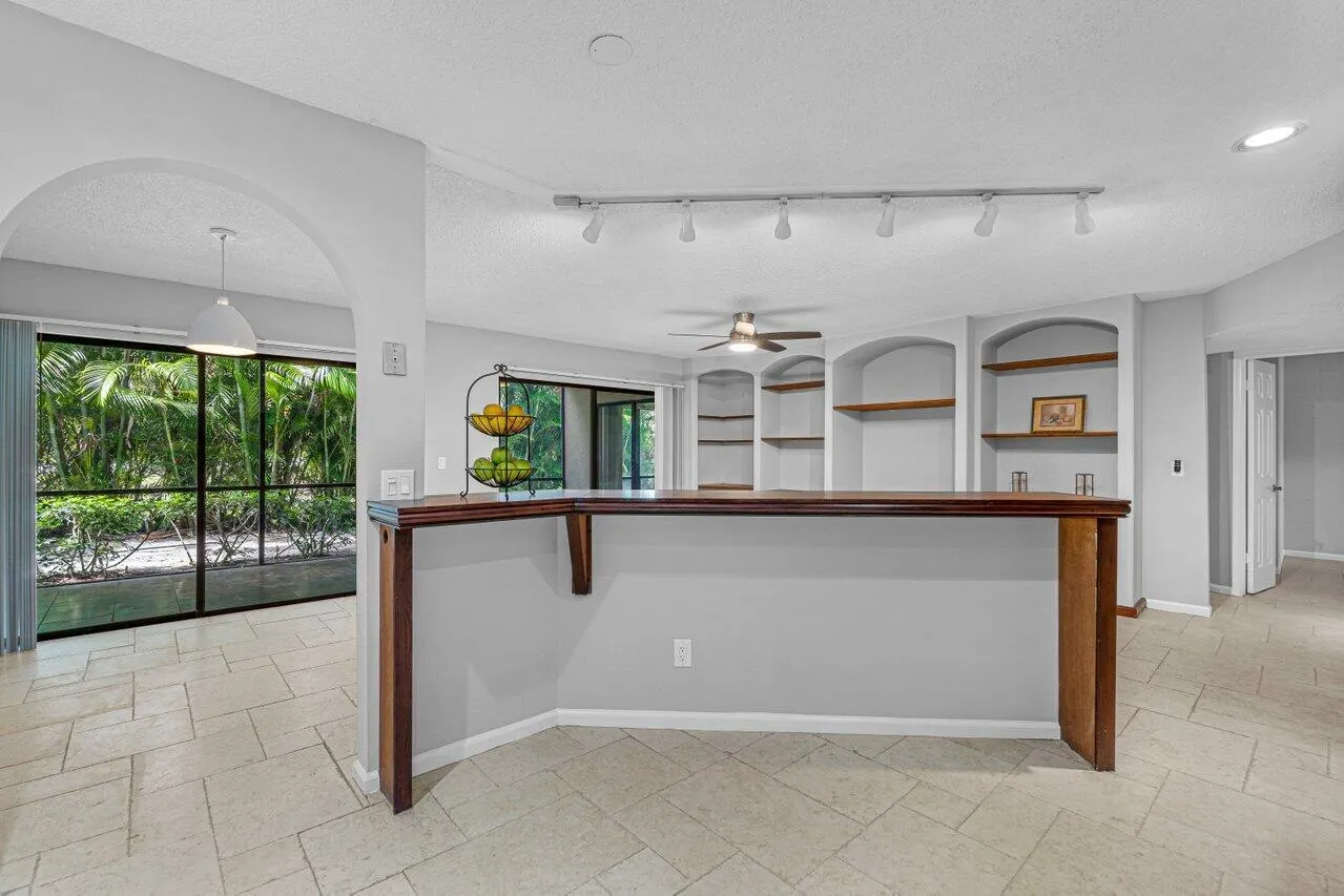 5540 Coach House Circle, #B
