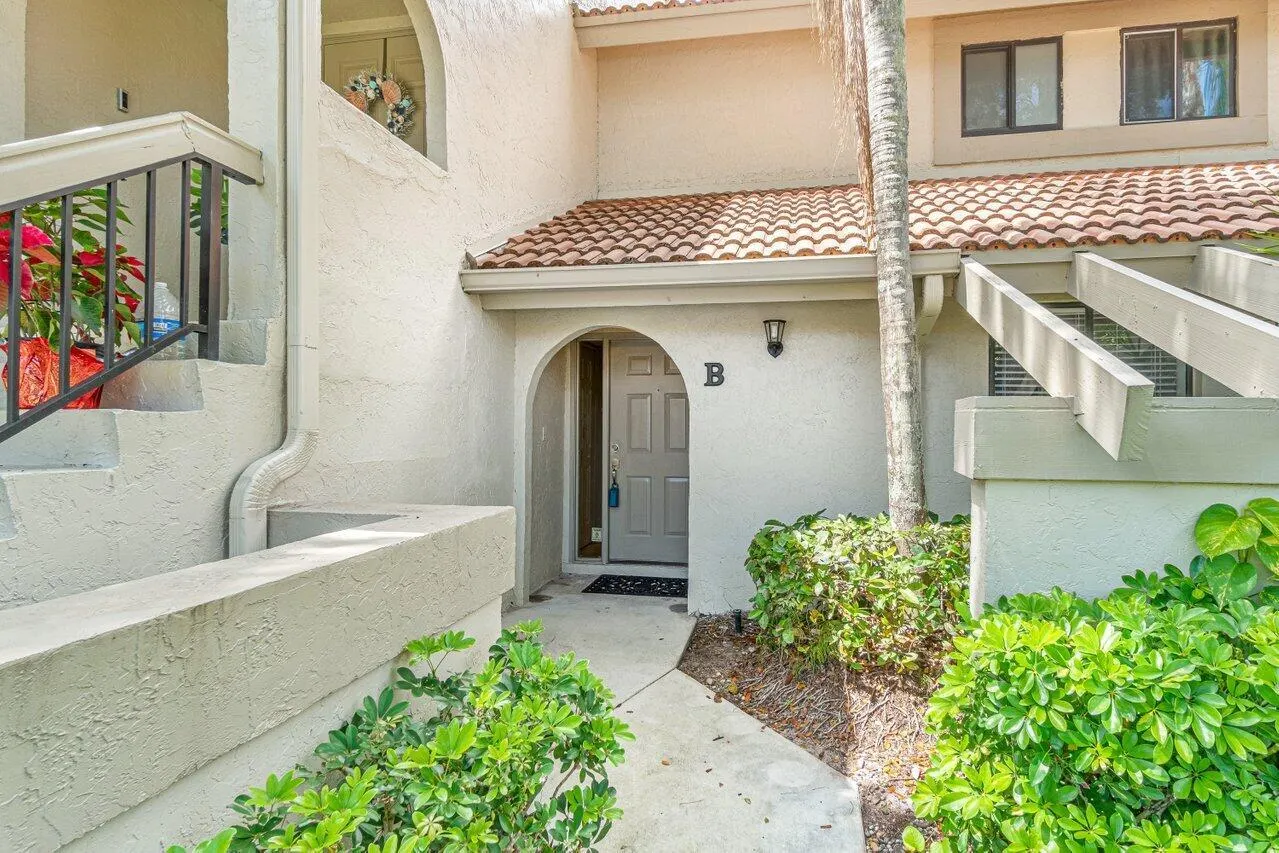 5540 Coach House Circle, #B