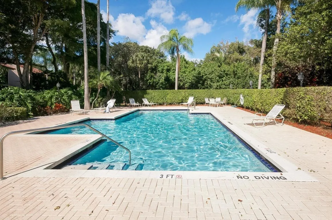 5540 Coach House Circle, #B