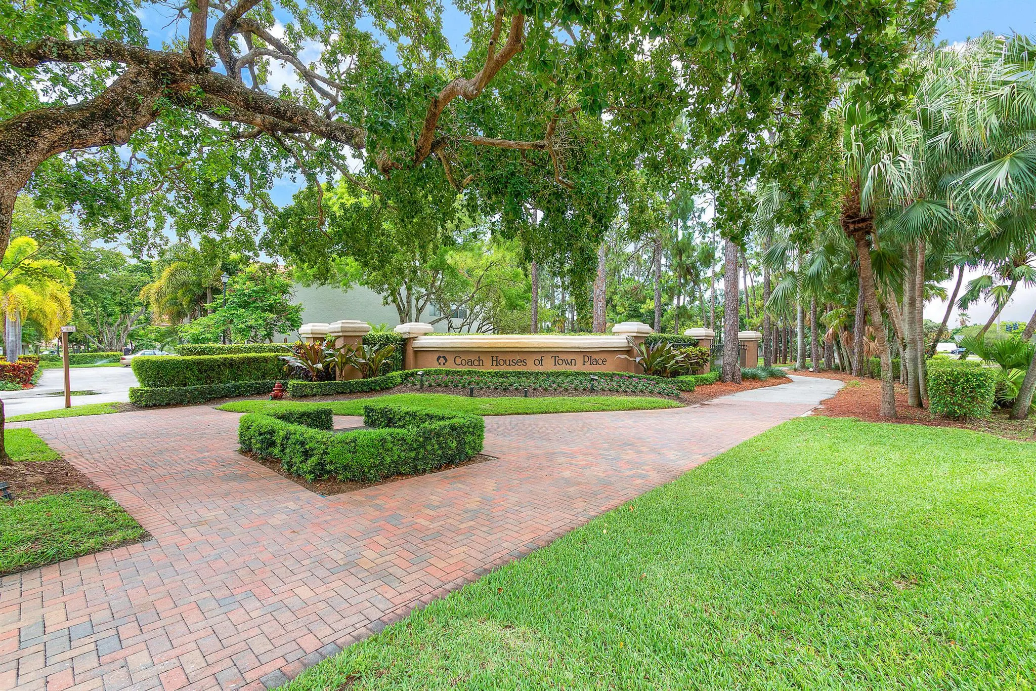 5540 Coach House Circle, #B